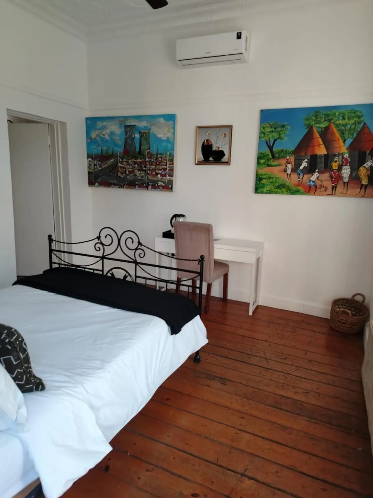 Photo of the whole room, Bed in 84 on Fourth Guest House