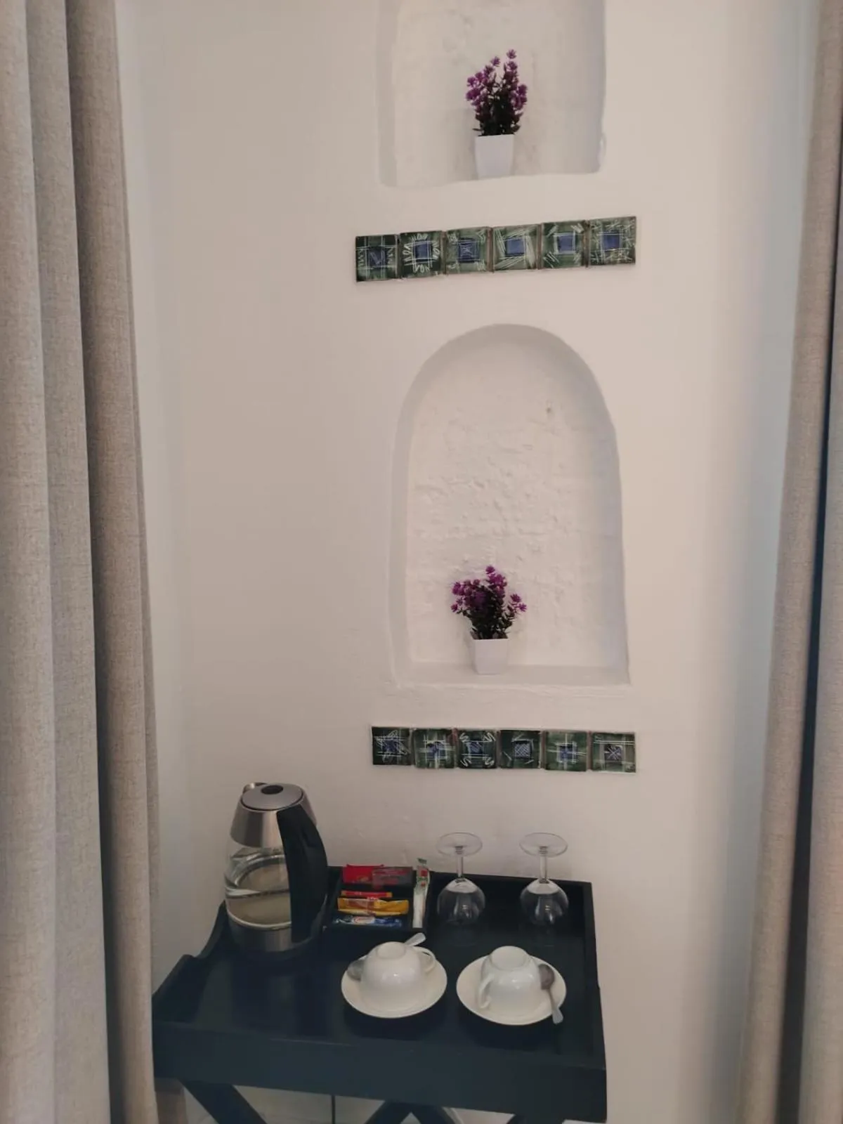 Coffee/tea facilities in 84 on Fourth Guest House