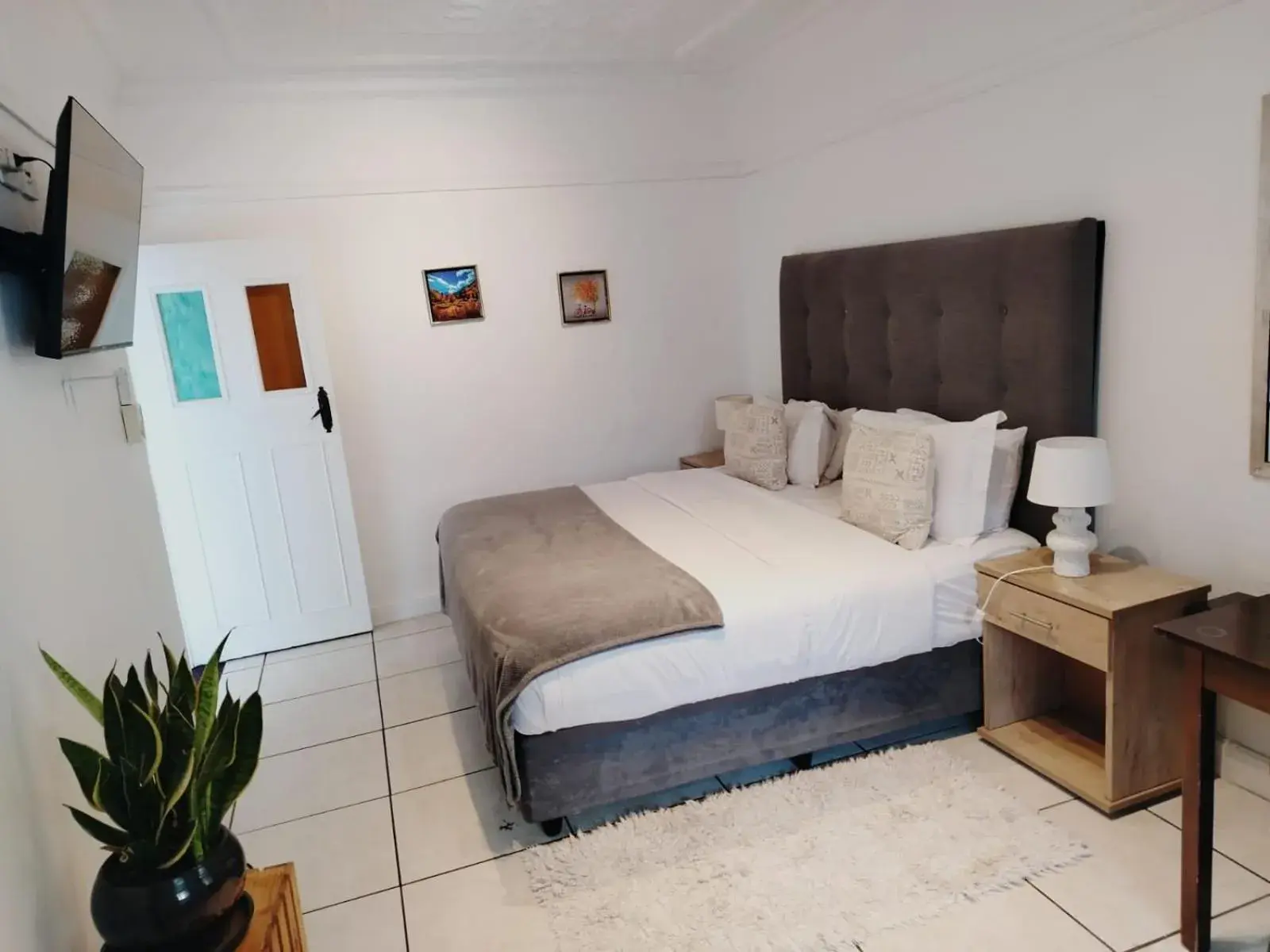 Deluxe Double Room in 84 on Fourth Guest House Deluxe Double Room in 84 on Fourth Guest House