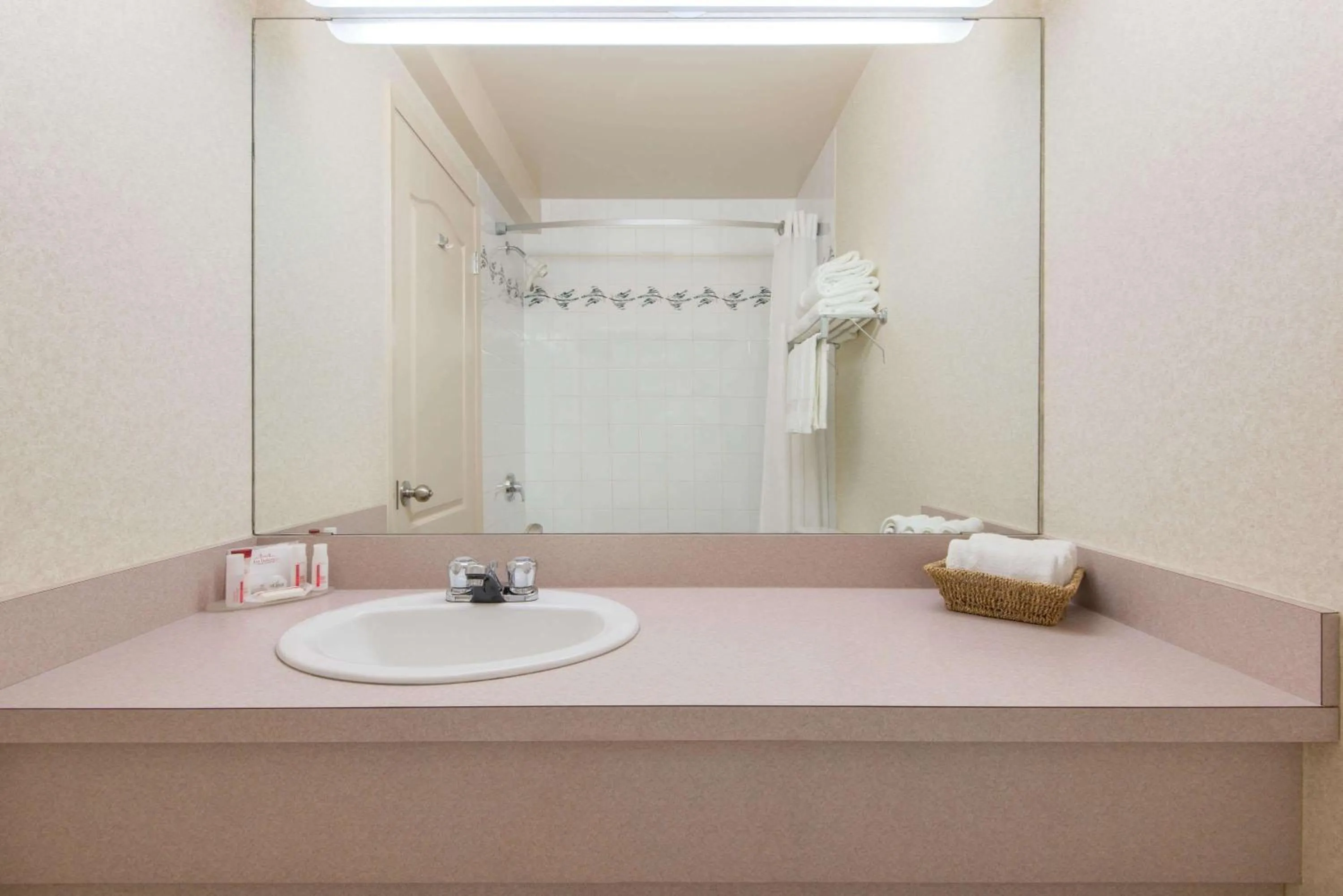 Bathroom in Gold Circle Inn