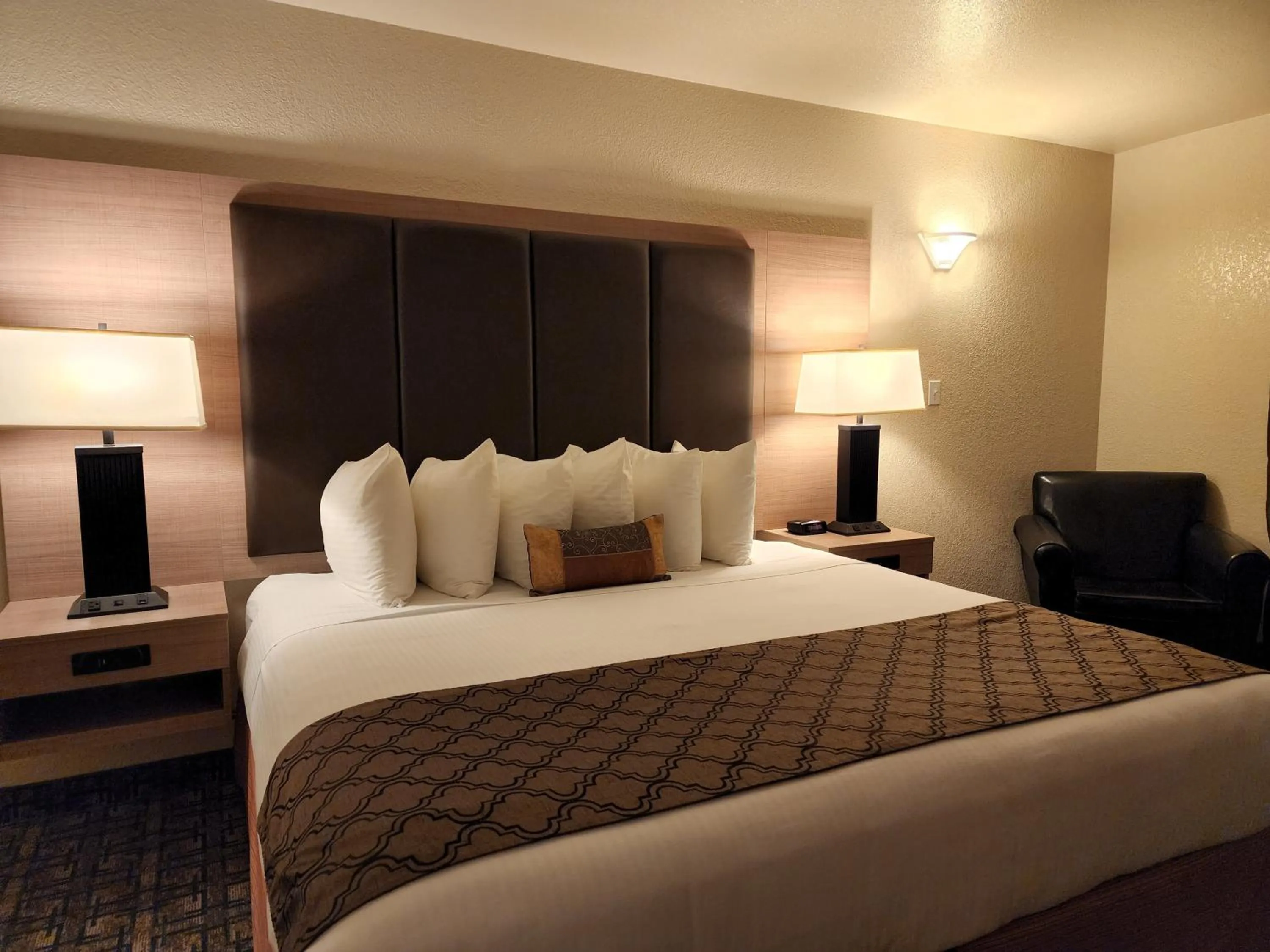 Bed in Gold Circle Inn