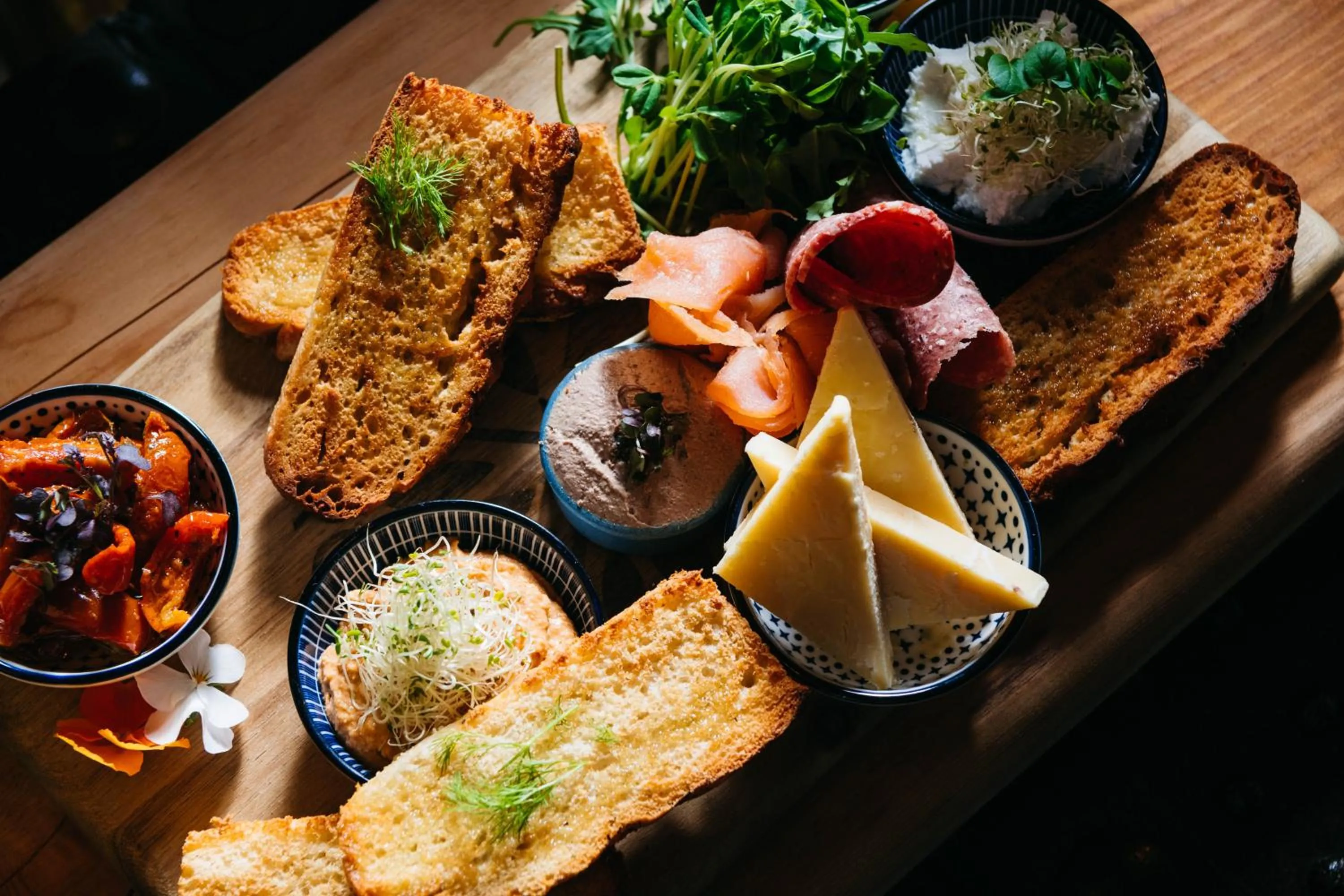 Restaurant/places to eat in Hotel Etico at Mount Victoria Manor