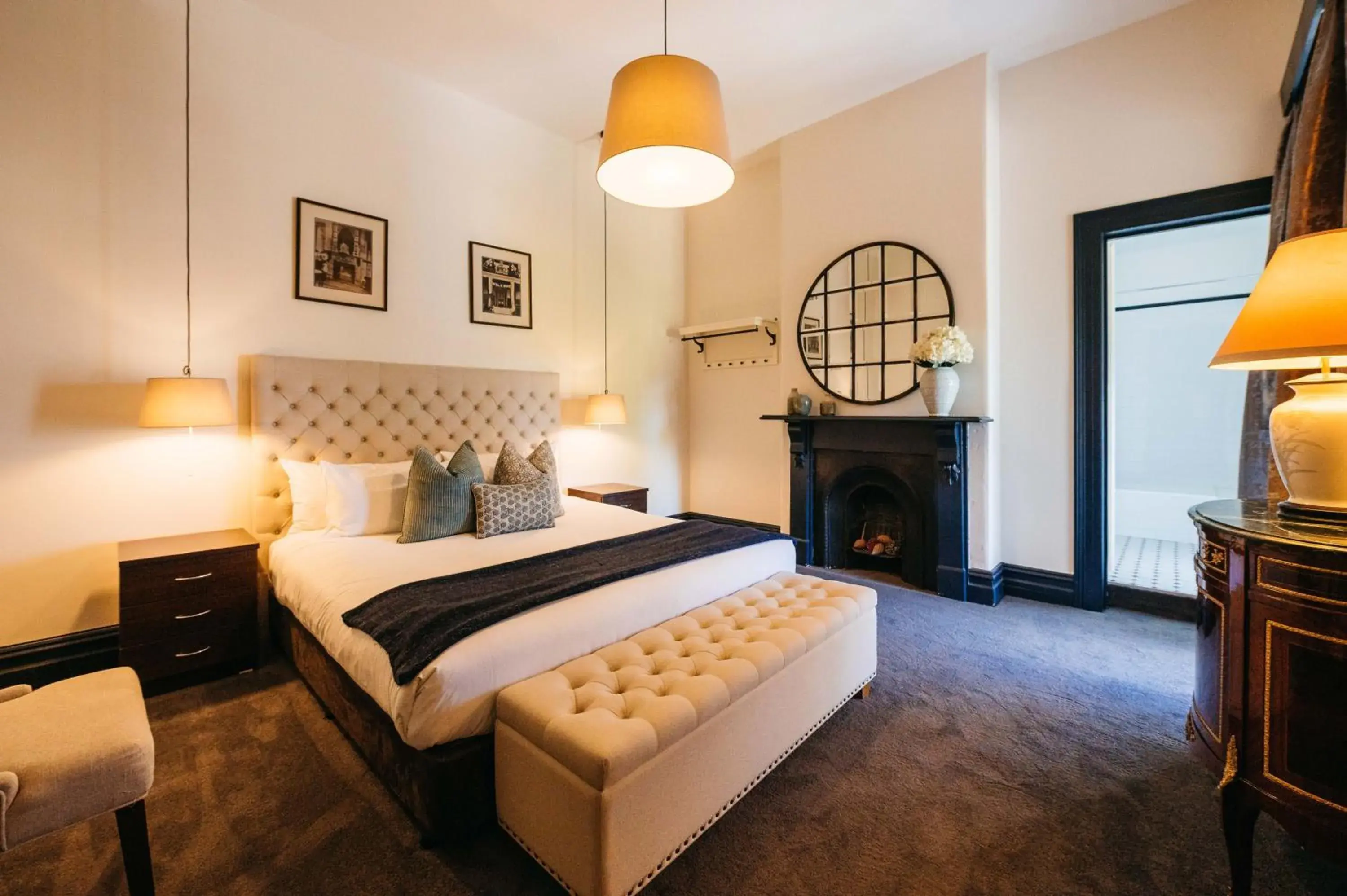 Heritage Queen Room - single occupancy in Hotel Etico at Mount Victoria Manor Heritage Queen Room - single occupancy in Hotel Etico at Mount Victoria Manor