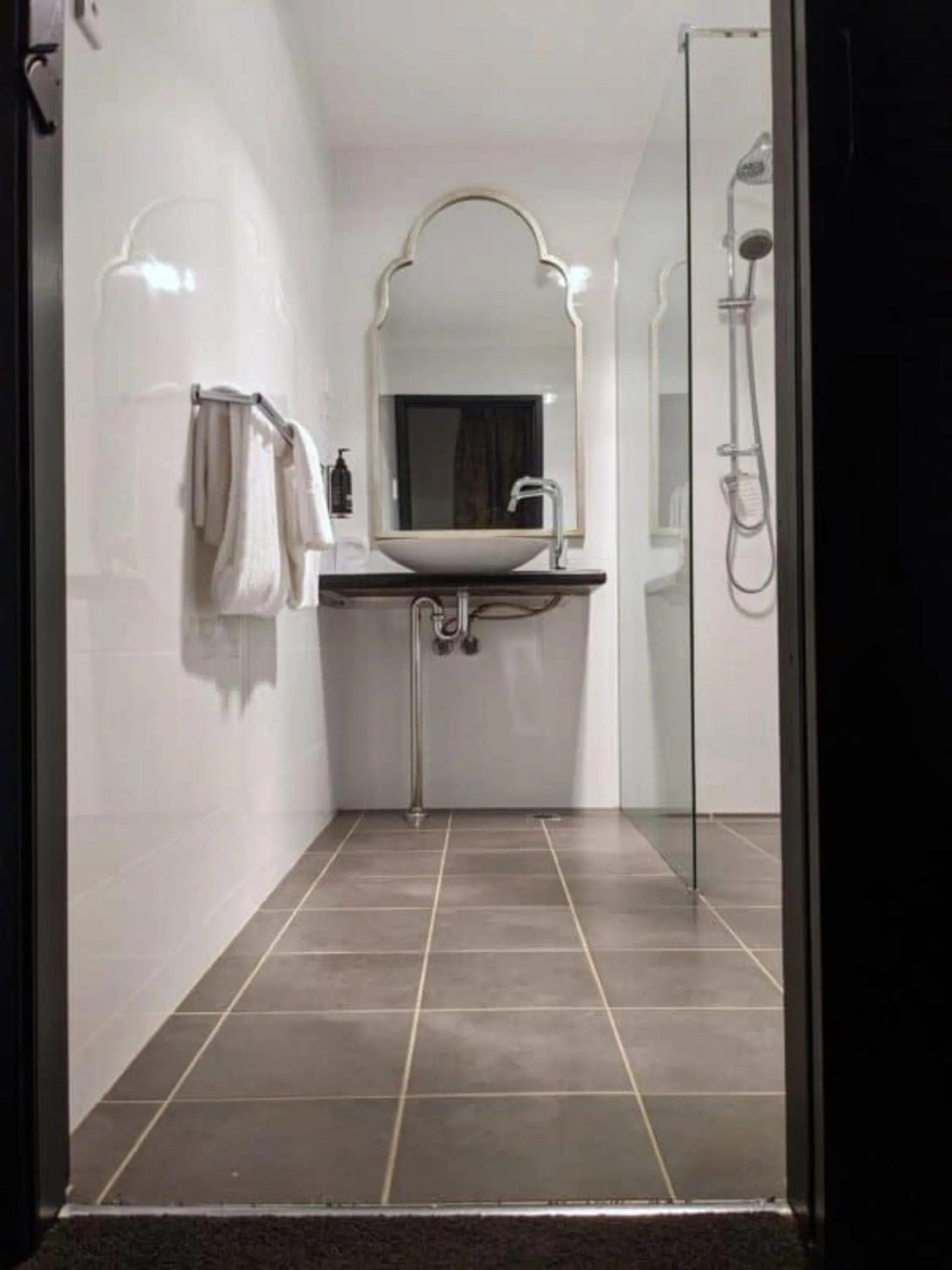 Shower in Hotel Etico at Mount Victoria Manor