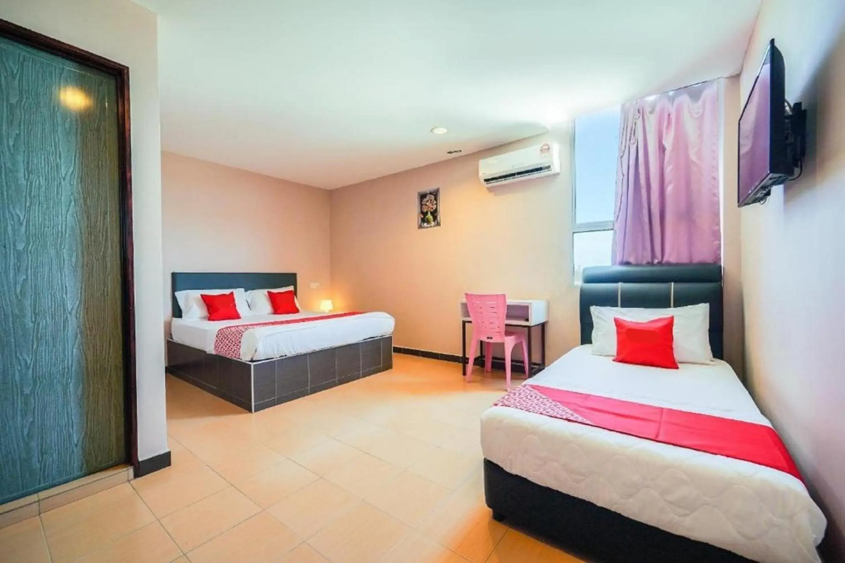 Superior Triple Room in CMN Hotel & Homestay Superior Triple Room in CMN Hotel & Homestay