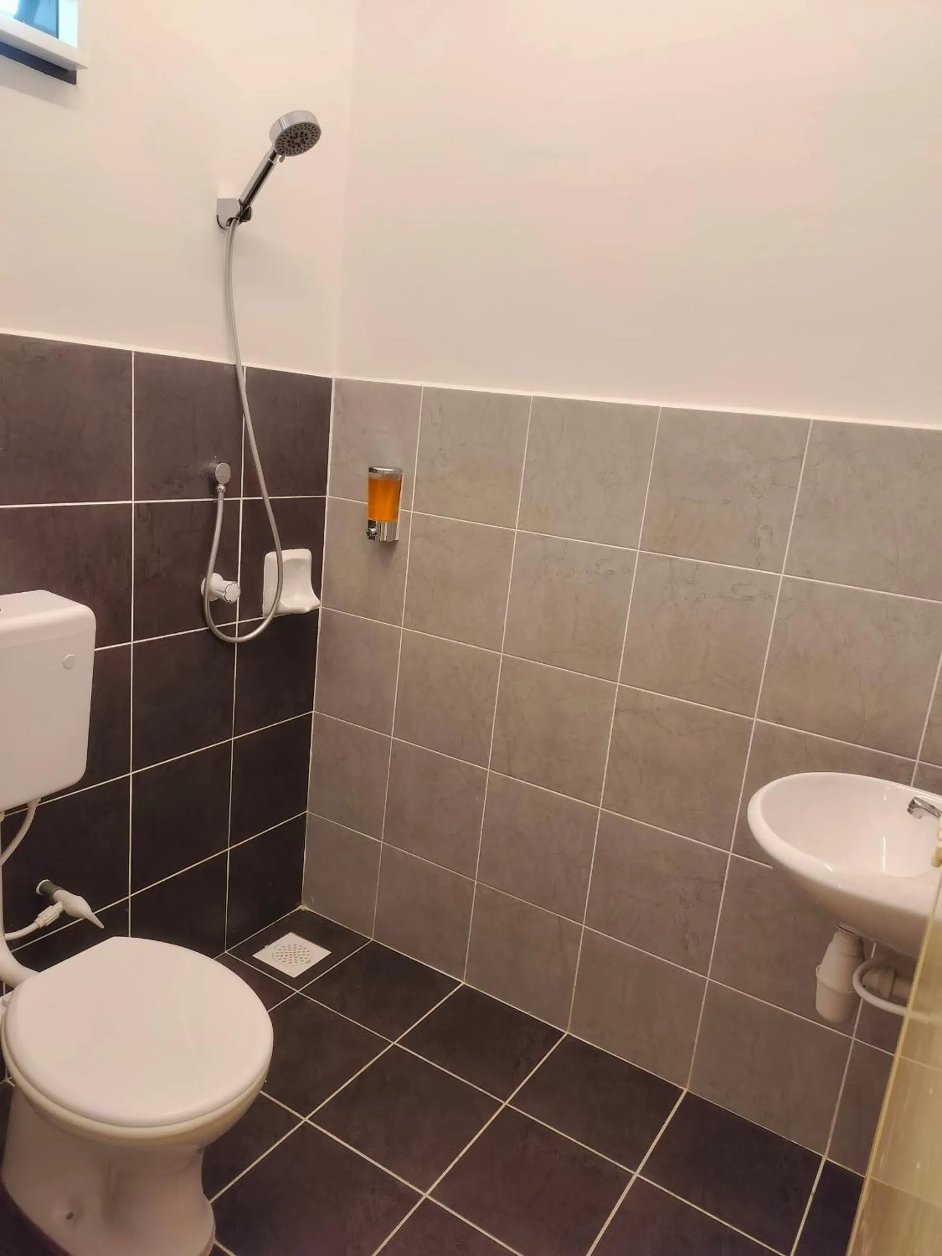 Bathroom in CMN Hotel & Homestay