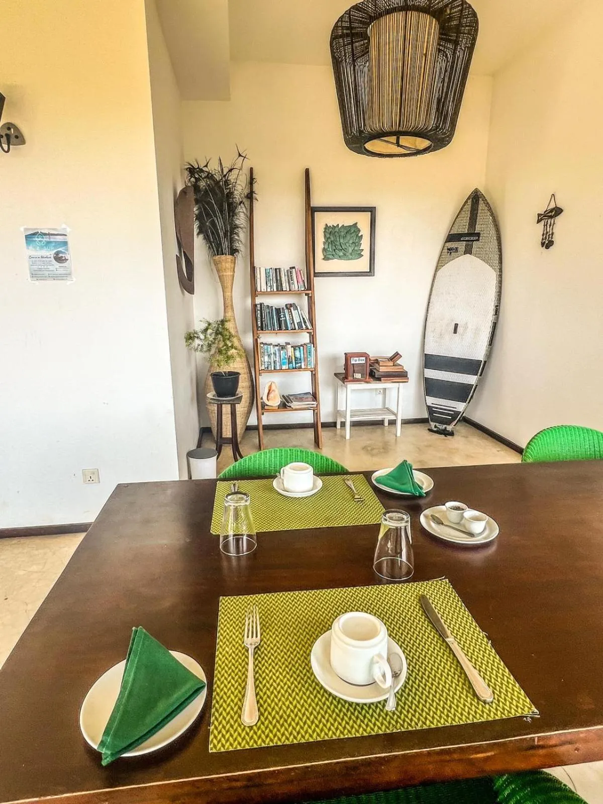 Restaurant/places to eat in Little Tamarind