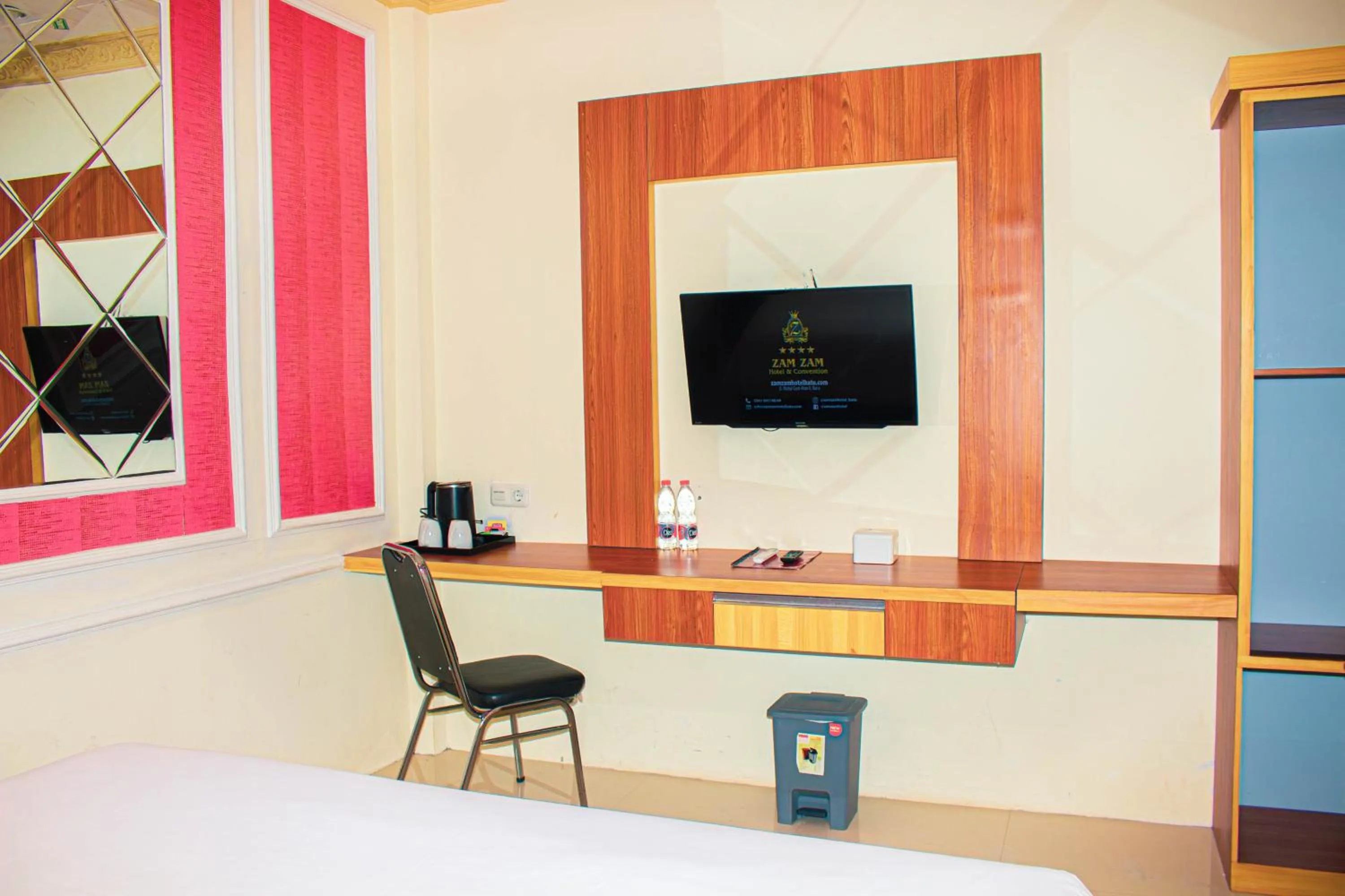 TV and multimedia in Zamzam Hotel and Convention Batu Powered By Archipelago