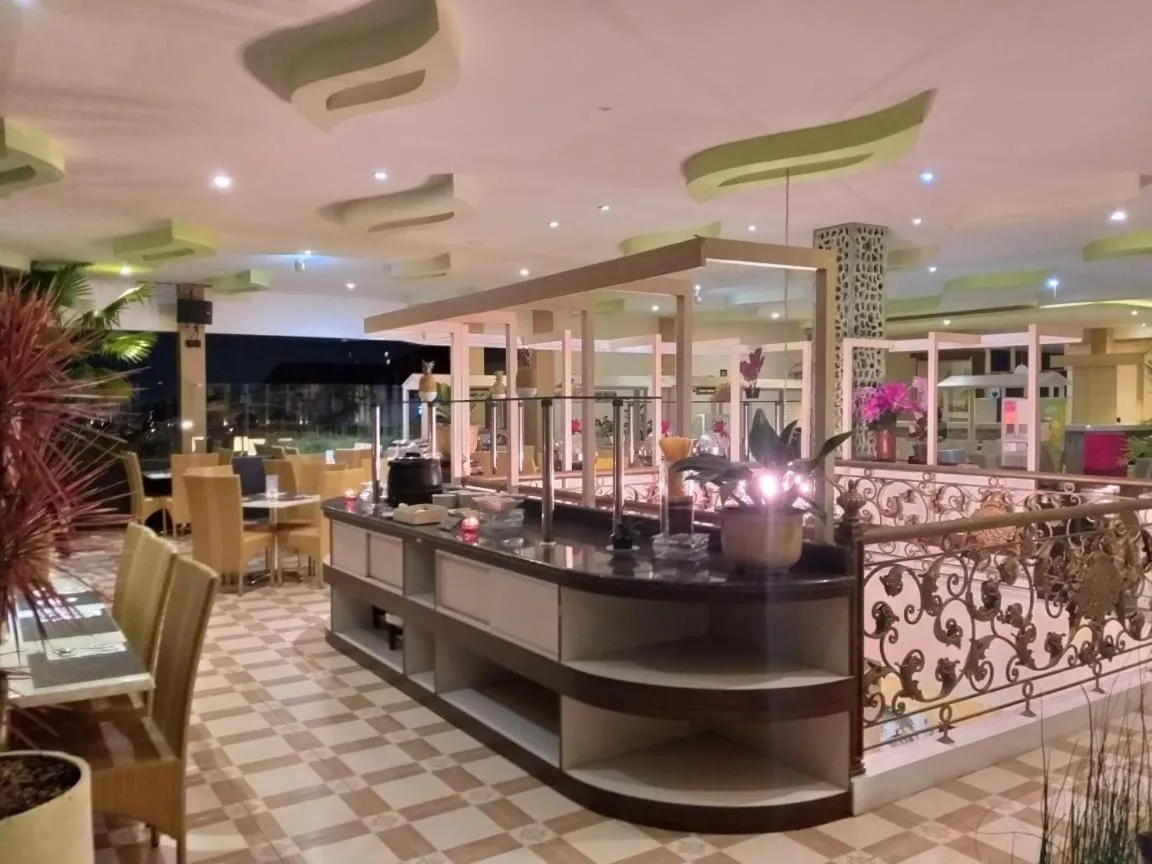 Lounge or bar in Zamzam Hotel and Convention Batu Powered By Archipelago