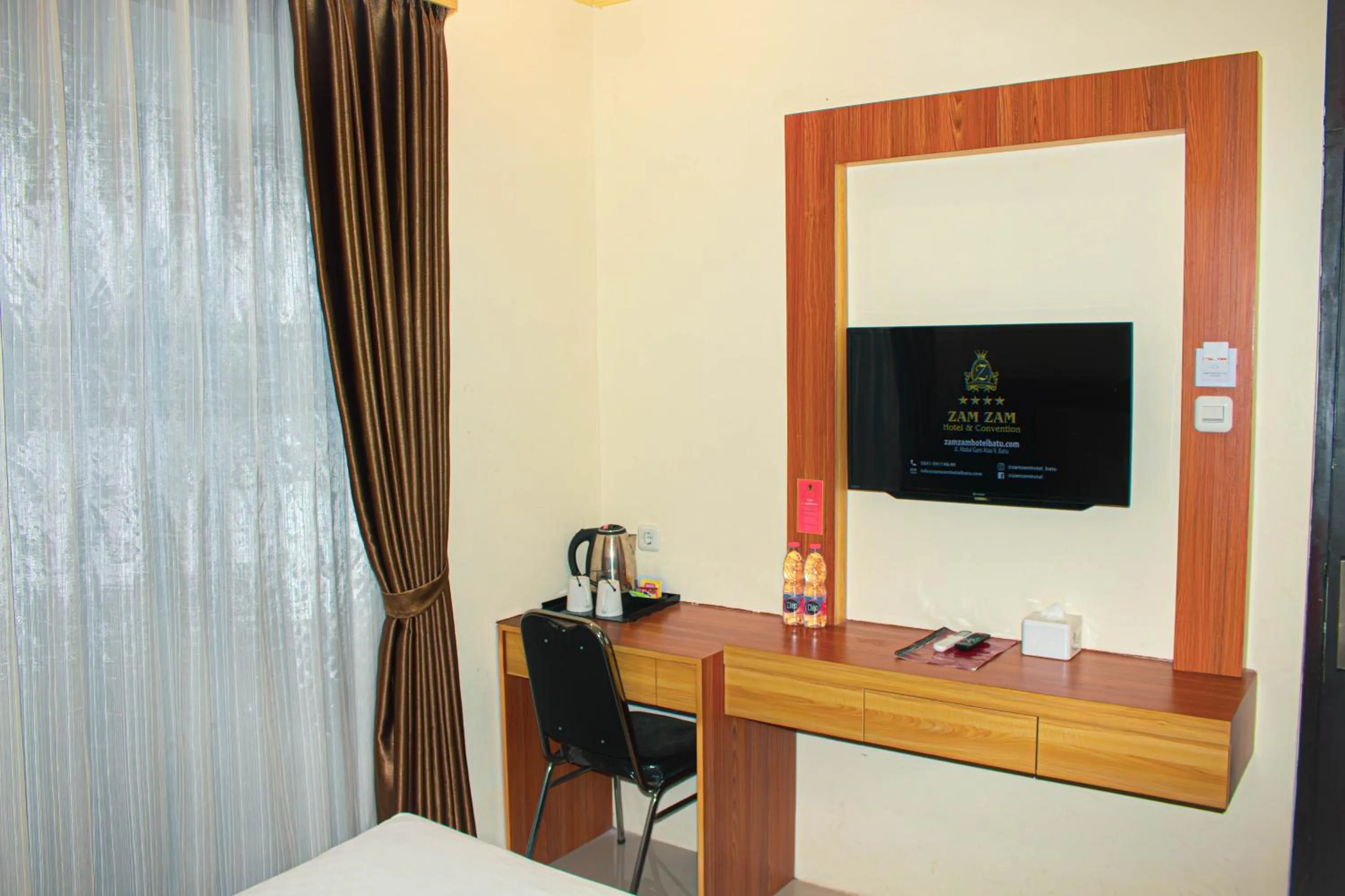 TV and multimedia in Zamzam Hotel and Convention Batu Powered By Archipelago