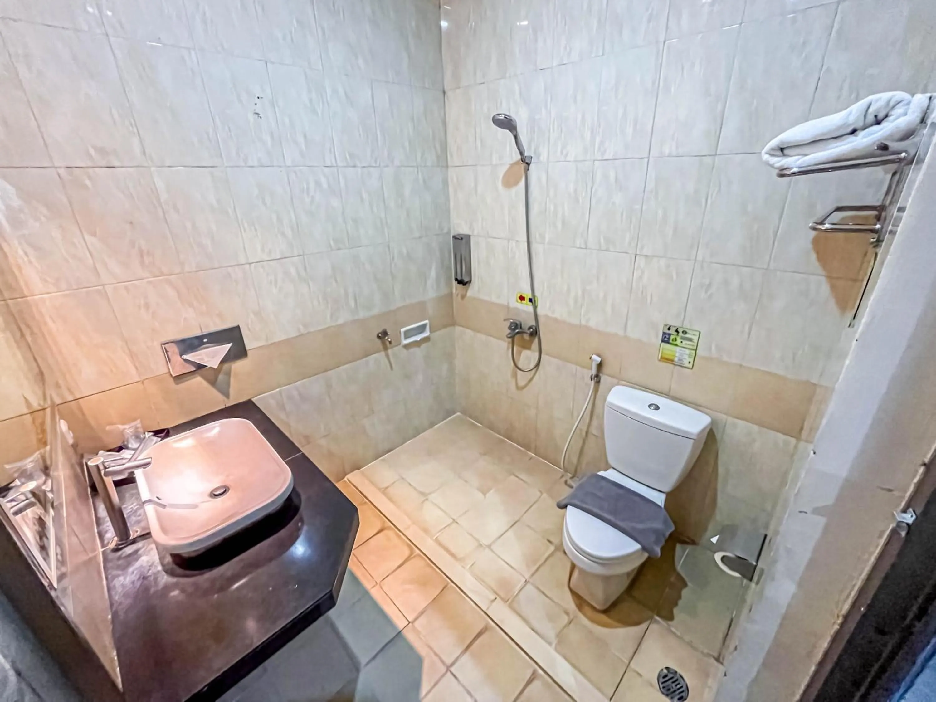 Bathroom in Zamzam Hotel and Convention Batu Powered By Archipelago