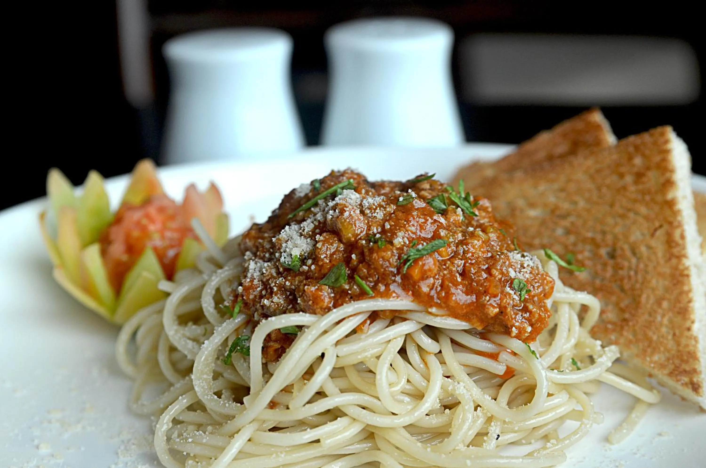 Restaurant/places to eat in Azia Suites and Residences