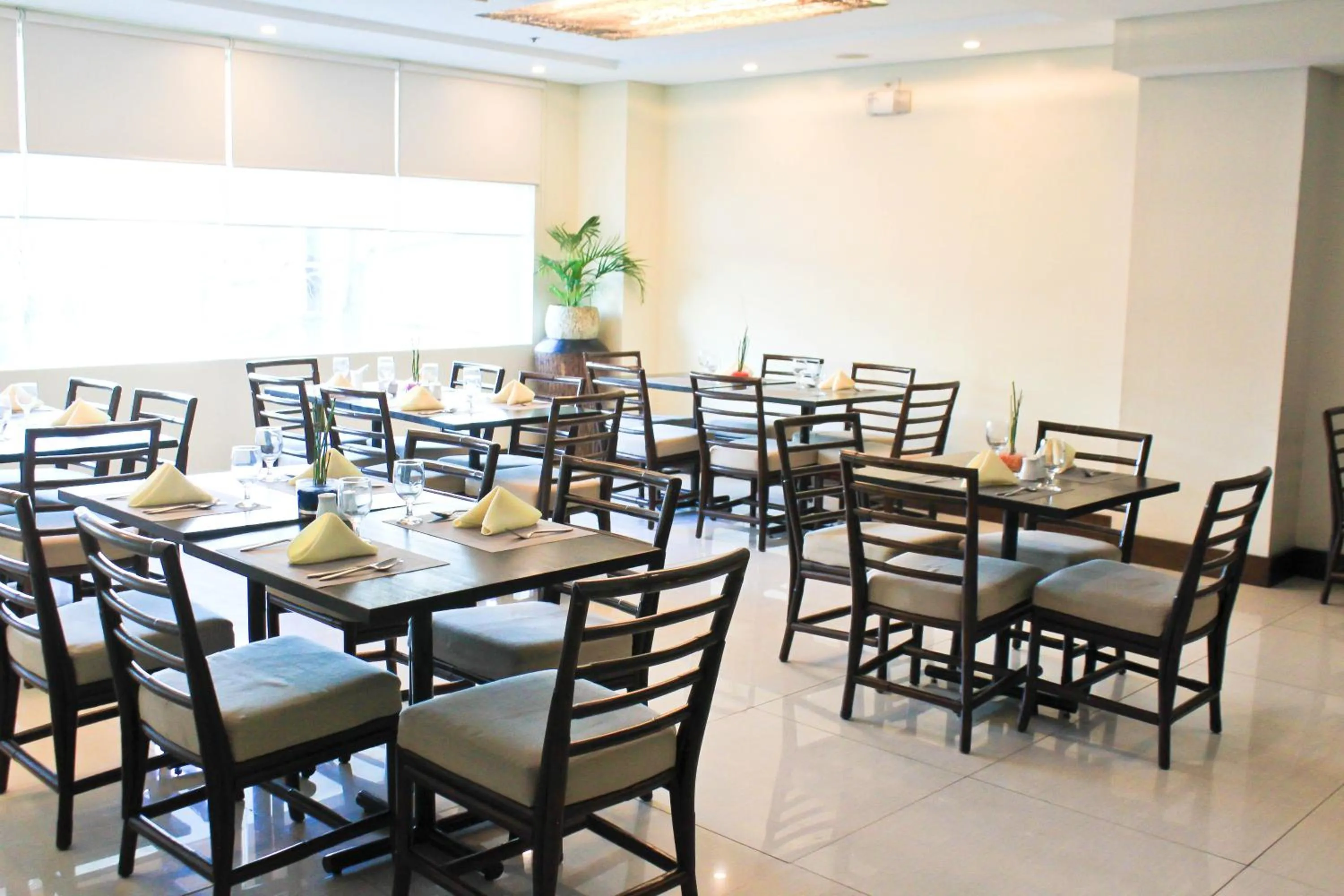 Restaurant/places to eat in Azia Suites and Residences