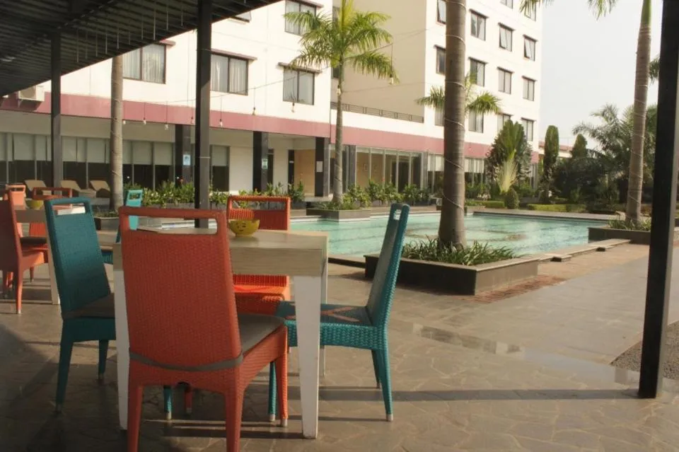 Restaurant/places to eat in Asialink Premier hotel