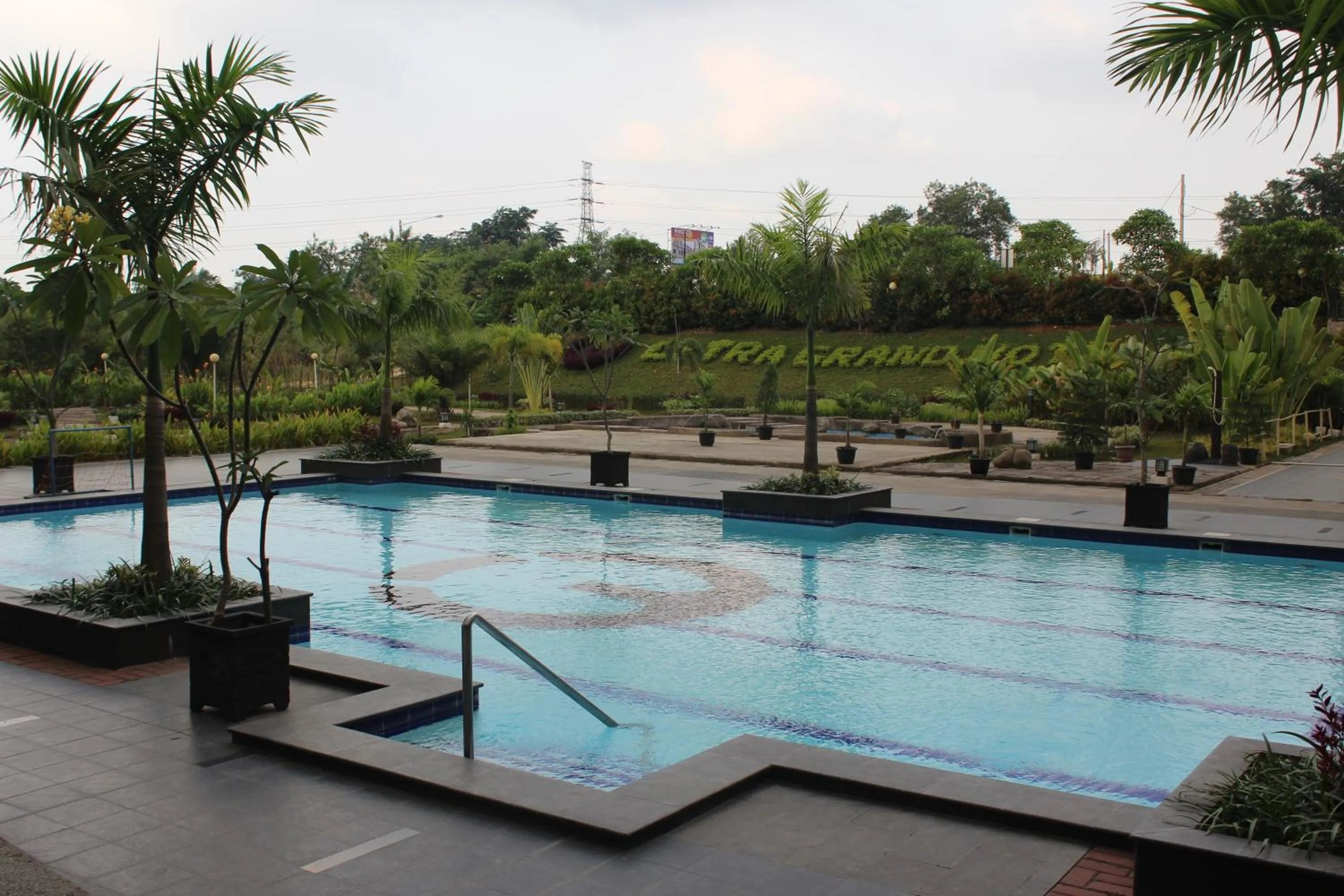Swimming pool in Asialink Premier hotel