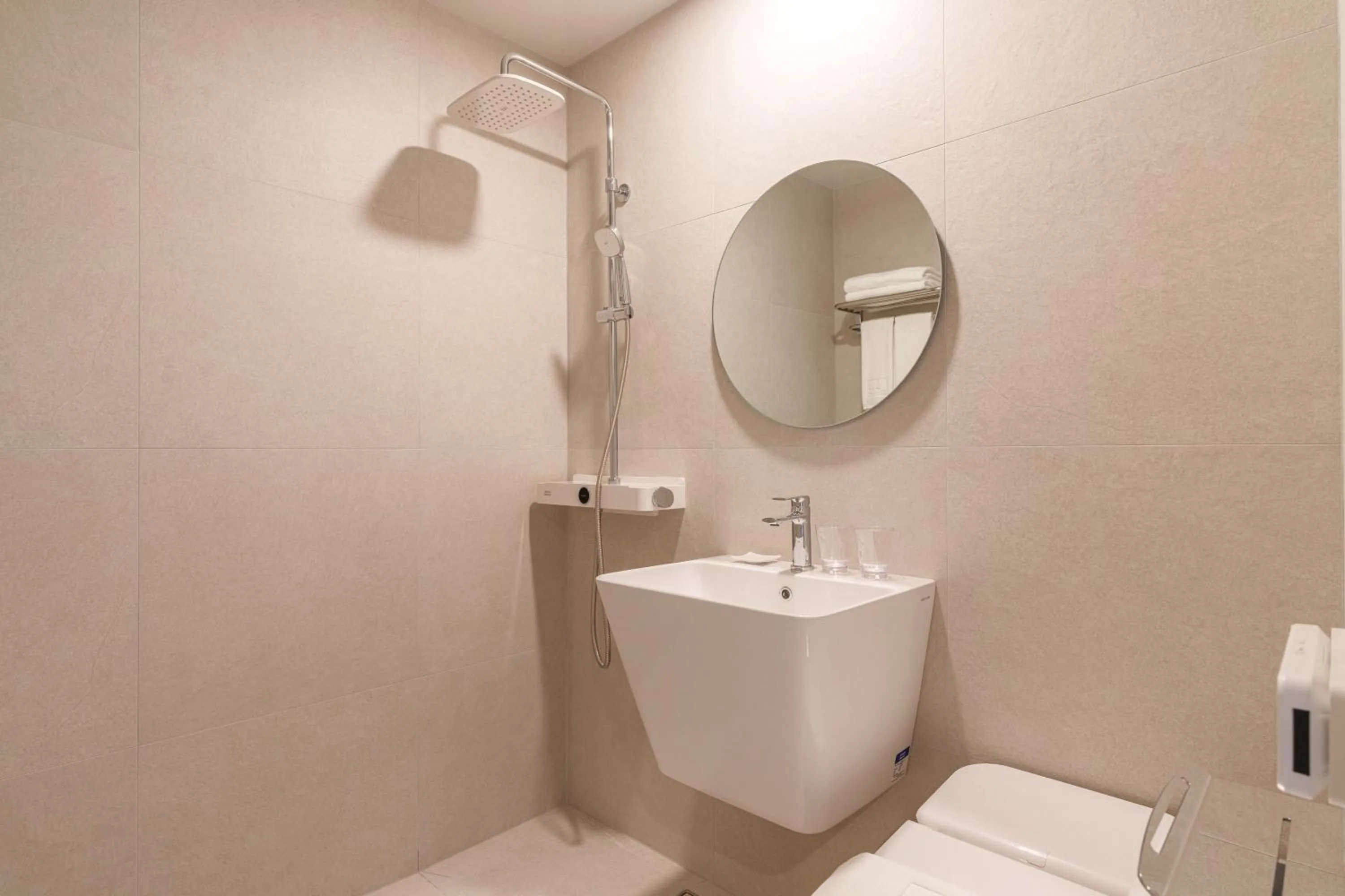 Toilet in ibis Styles Ambassador Jeonju City Centre