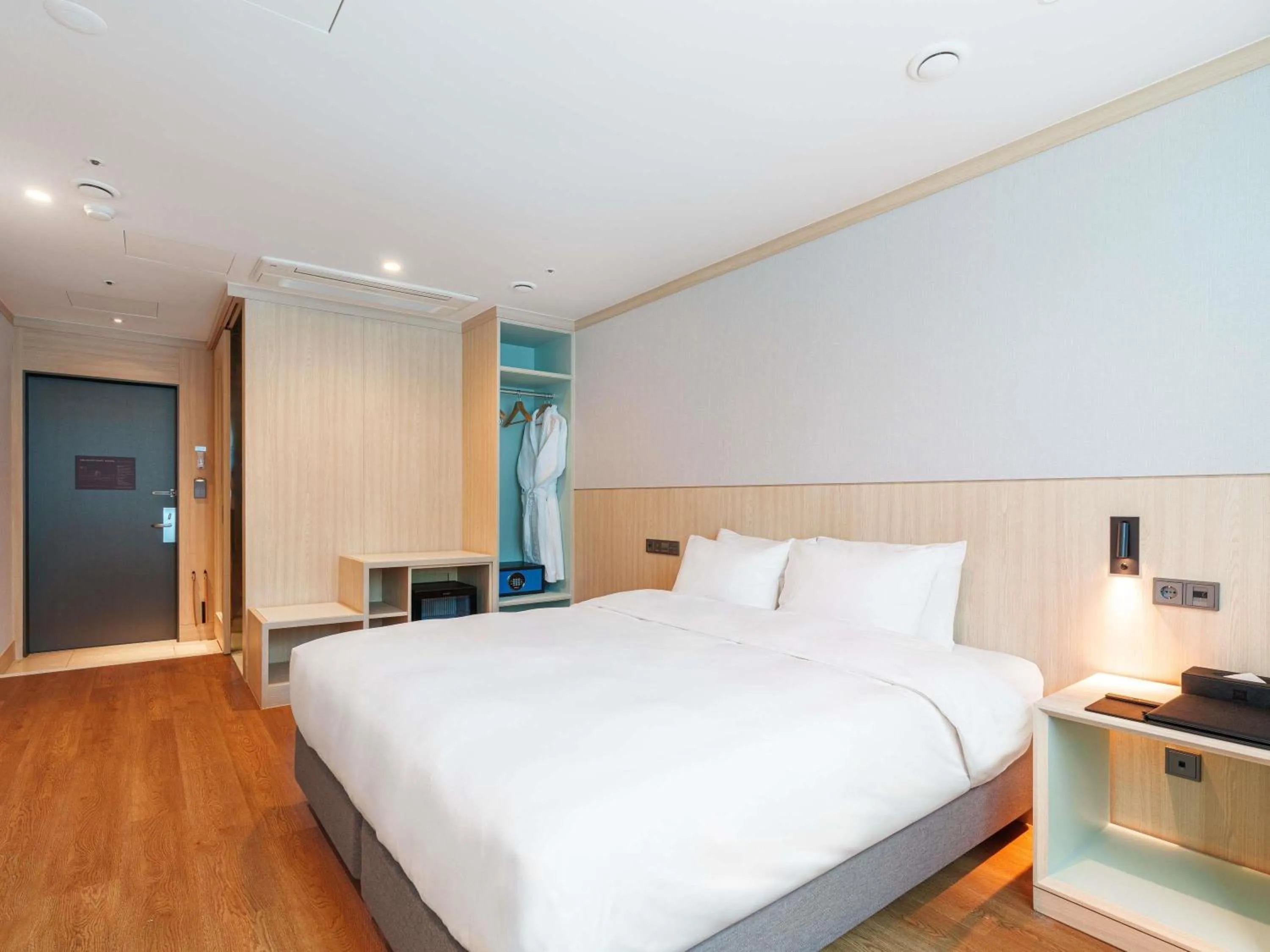 Bedroom, Bed in ibis Styles Ambassador Jeonju City Centre