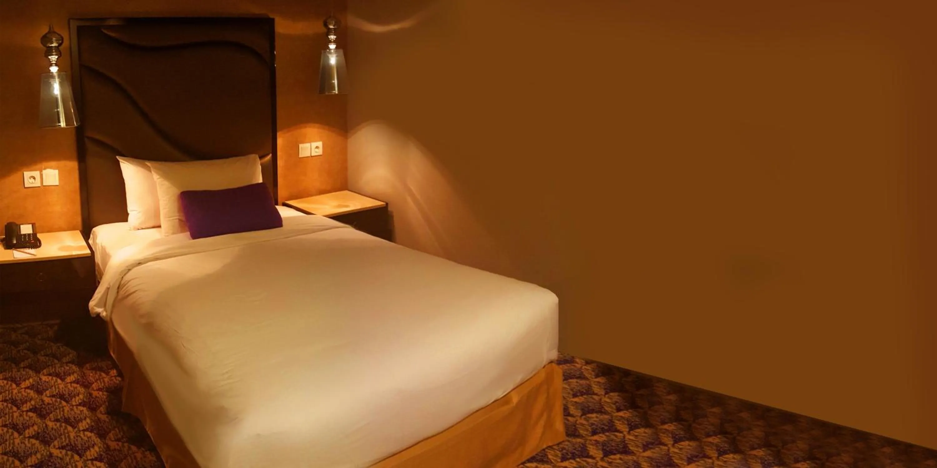 Bedroom in Aston Bellevue Radio Dalam