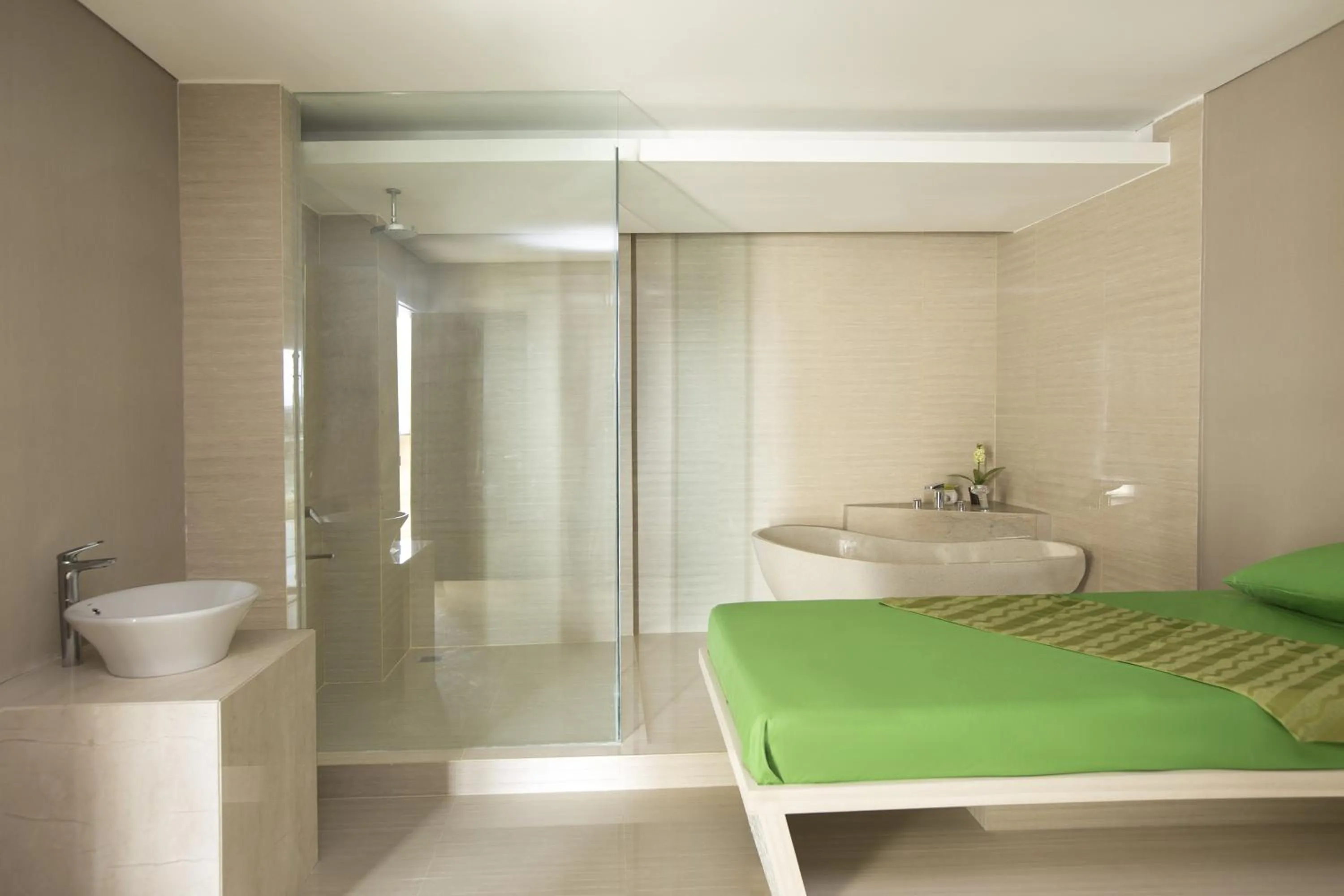 Bathroom in Aston Bellevue Radio Dalam