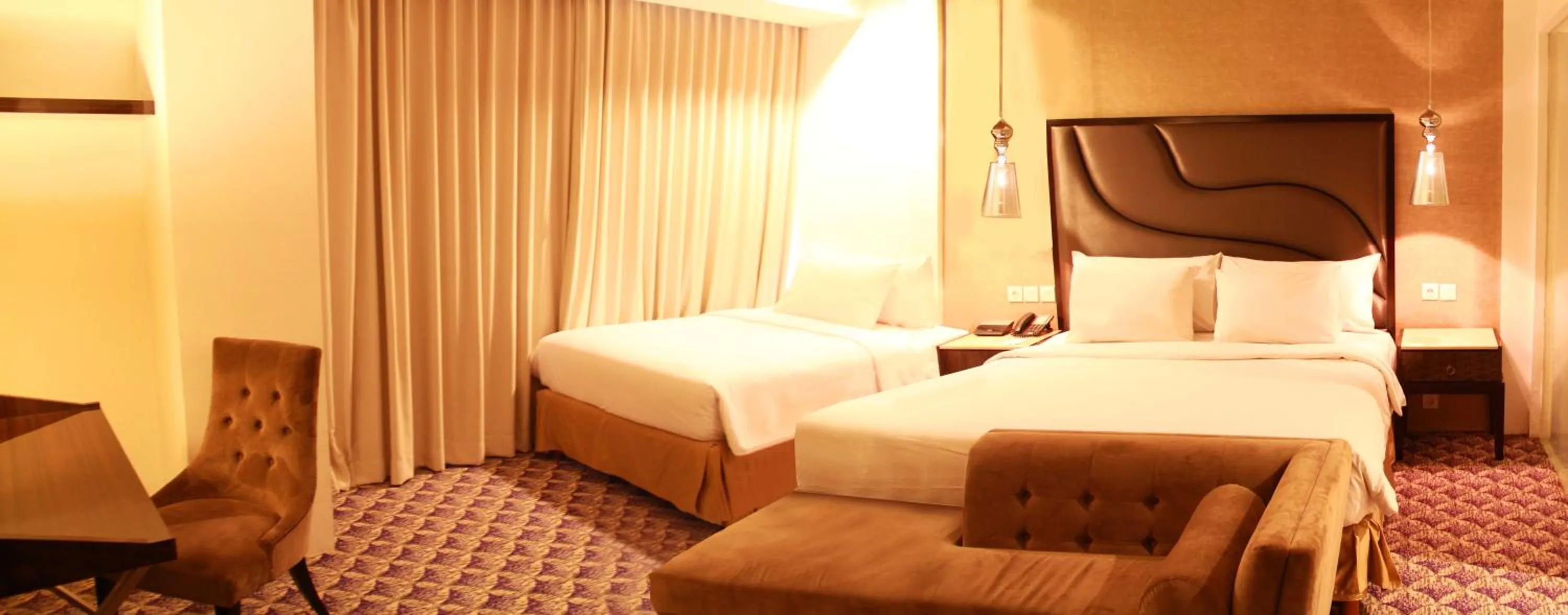 Seating area in Aston Bellevue Radio Dalam