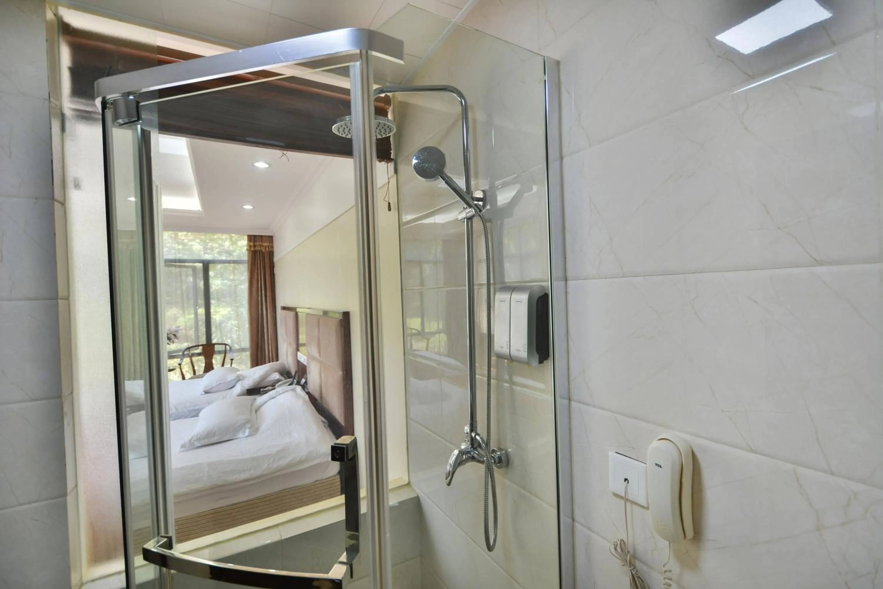 Bathroom in Arirang Hotel