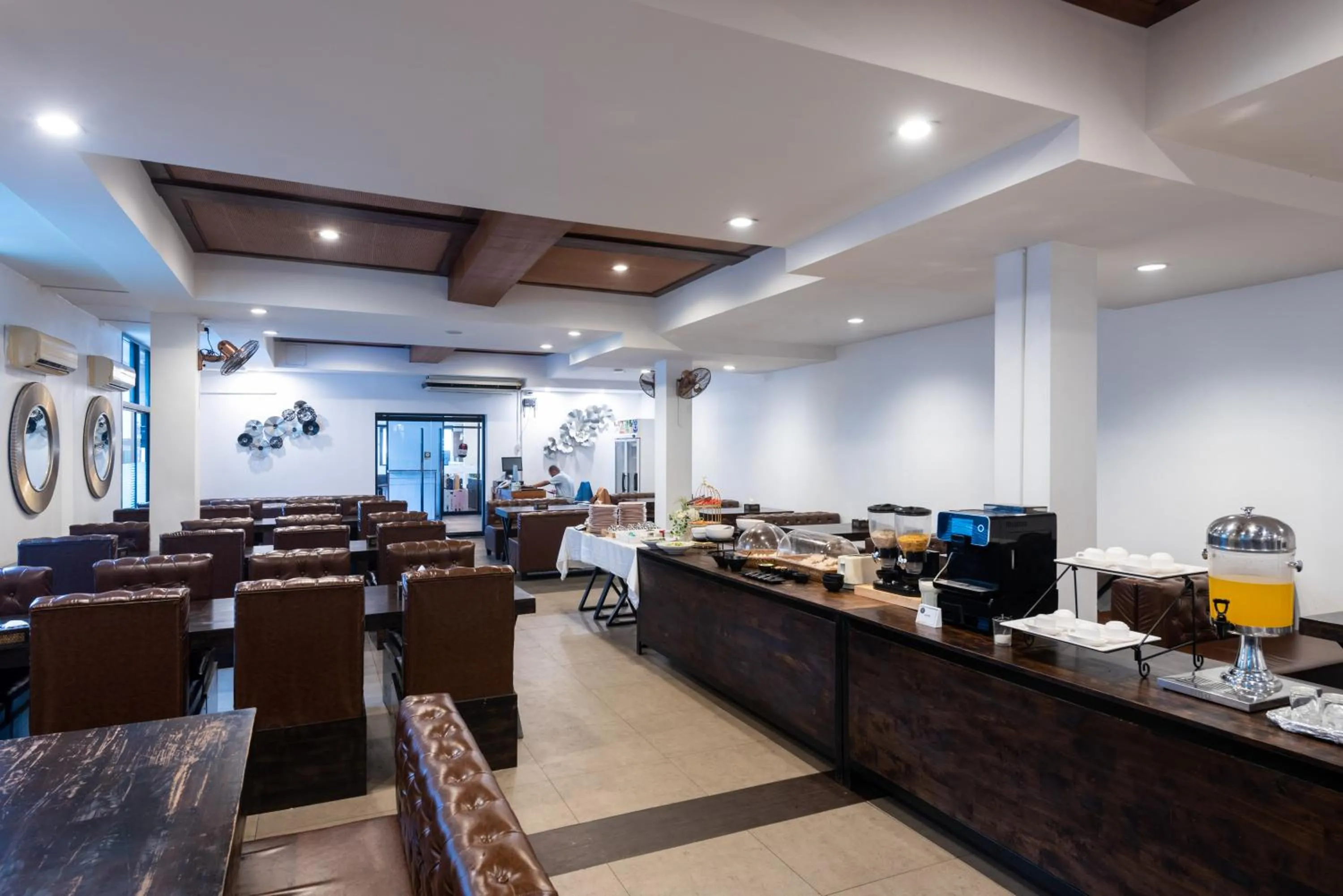 Restaurant/places to eat in Arawana Regency North Pattaya