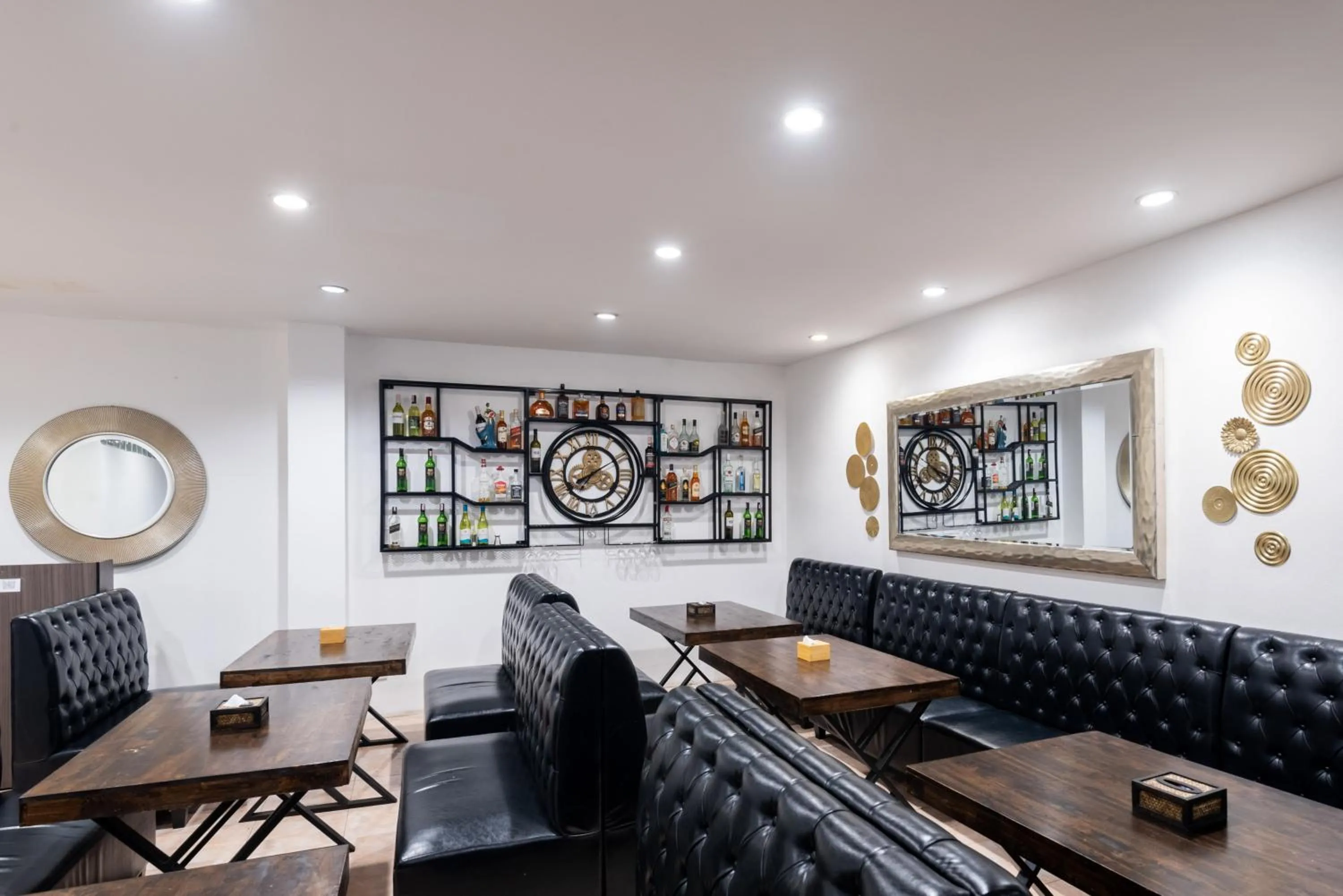 Restaurant/places to eat in Arawana Regency North Pattaya