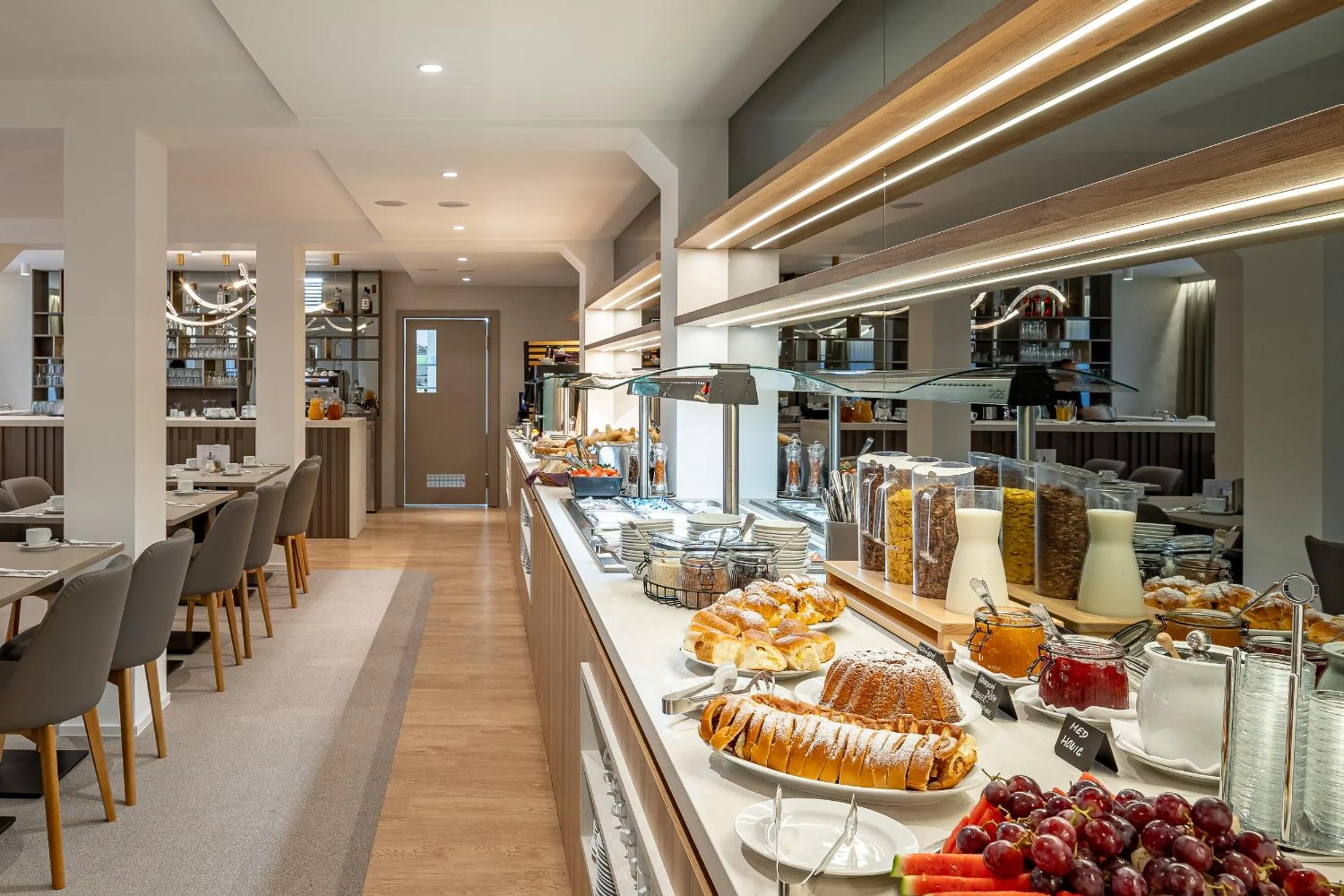 Restaurant/places to eat in Spa Hotel Devin