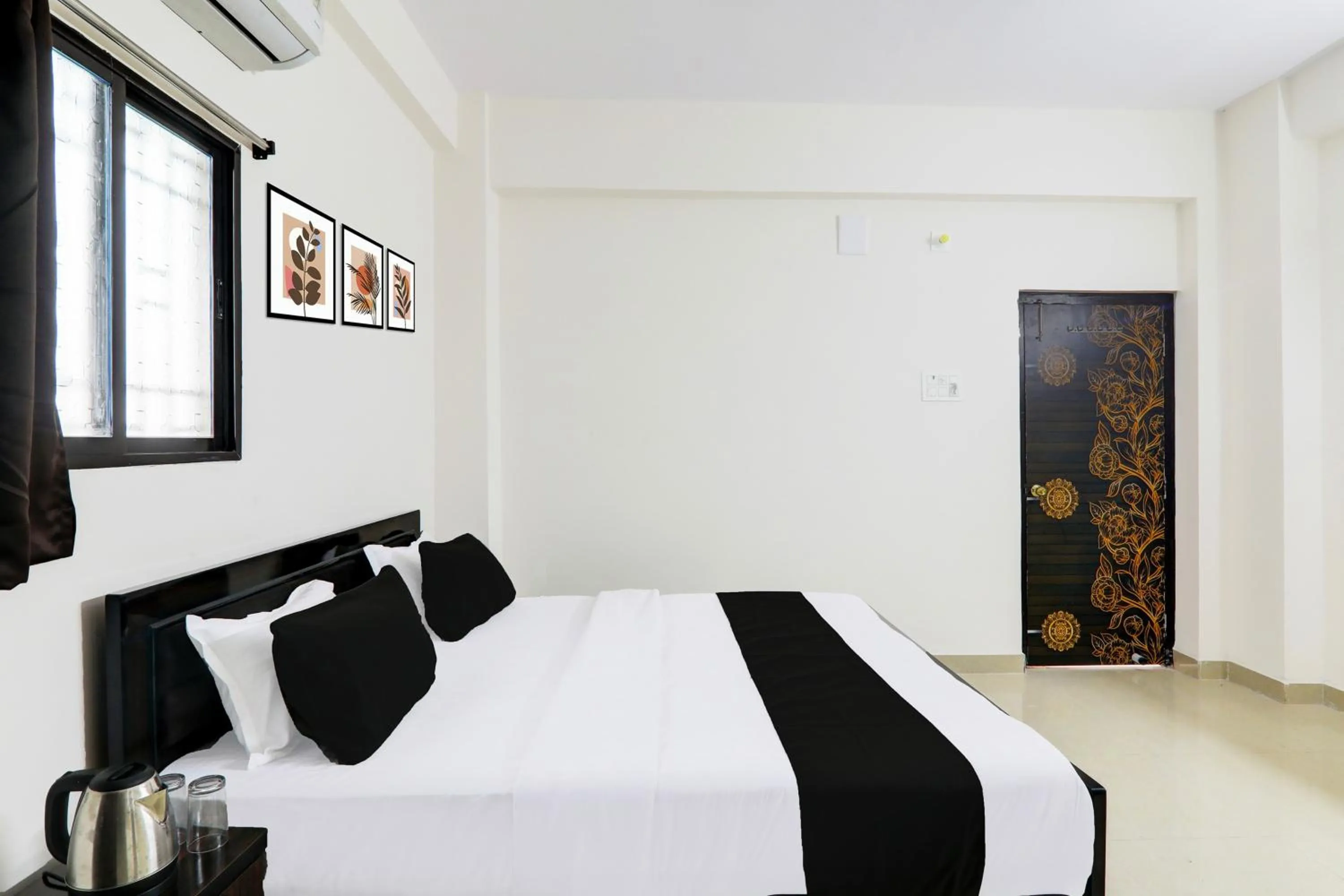 Bedroom, Bed in Super Hotel O Kadam Ghat Near Ashok RajPath