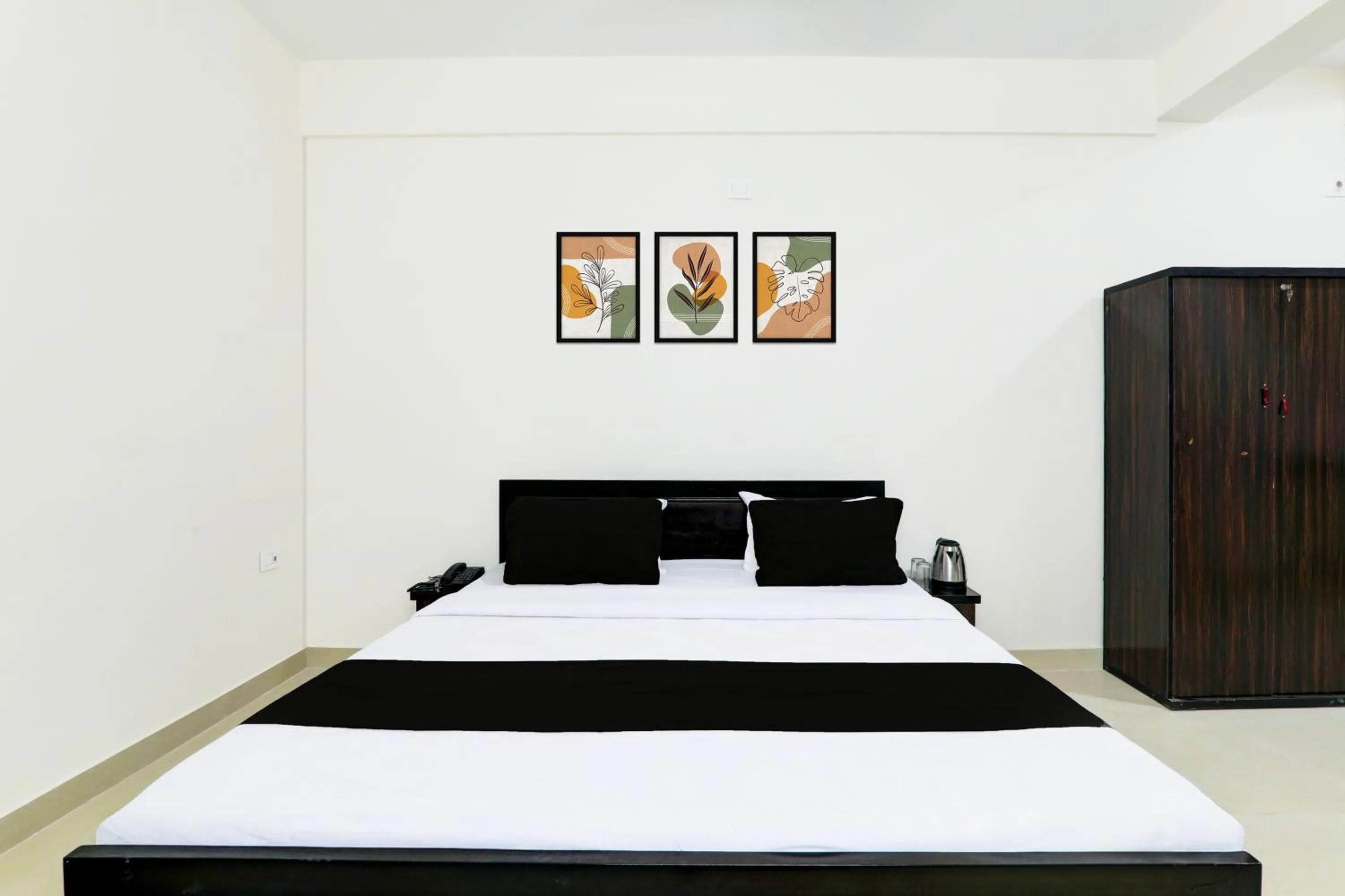 Bedroom, Bed in Super Hotel O Kadam Ghat Near Ashok RajPath