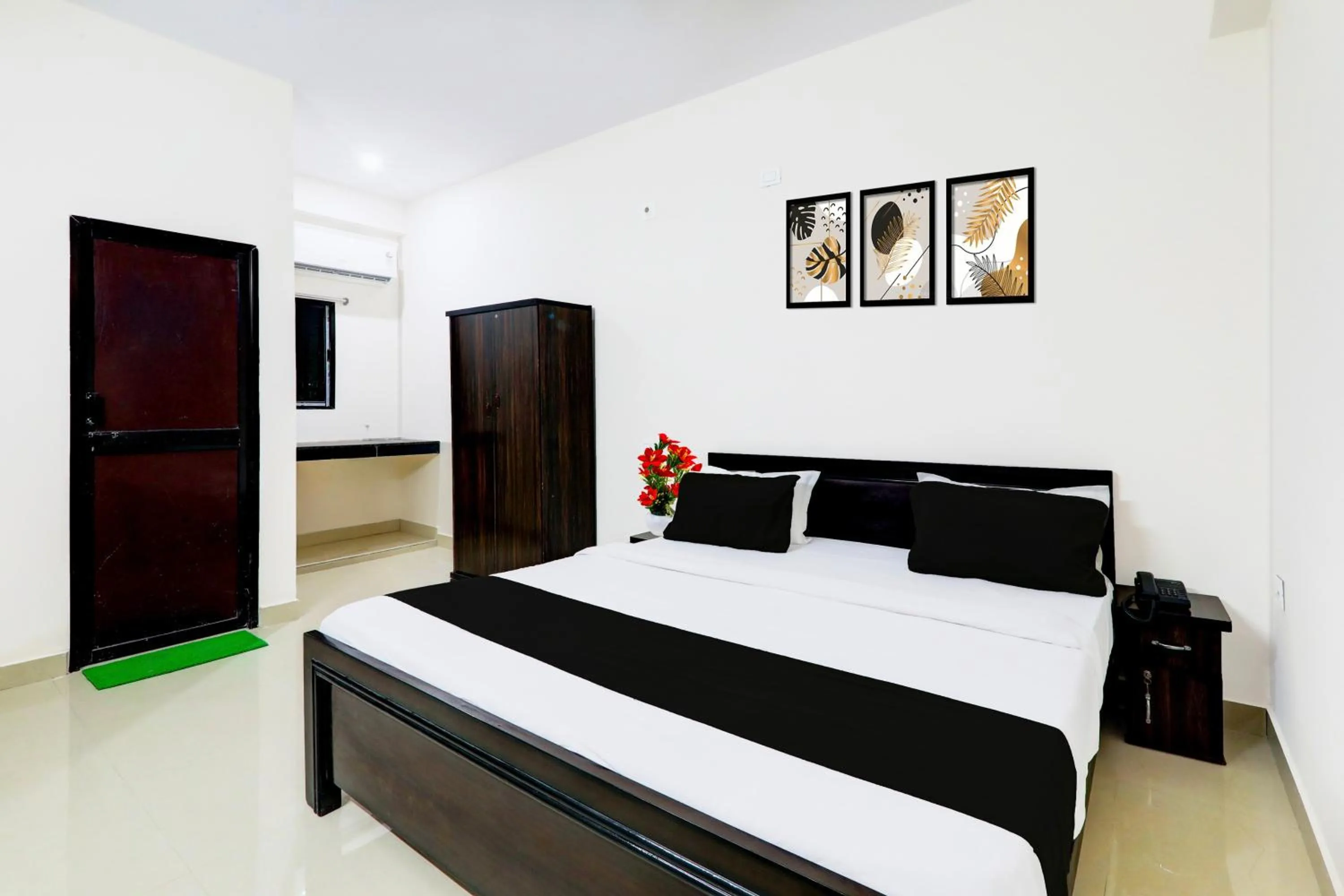 Bedroom, Bed in Super Hotel O Kadam Ghat Near Ashok RajPath