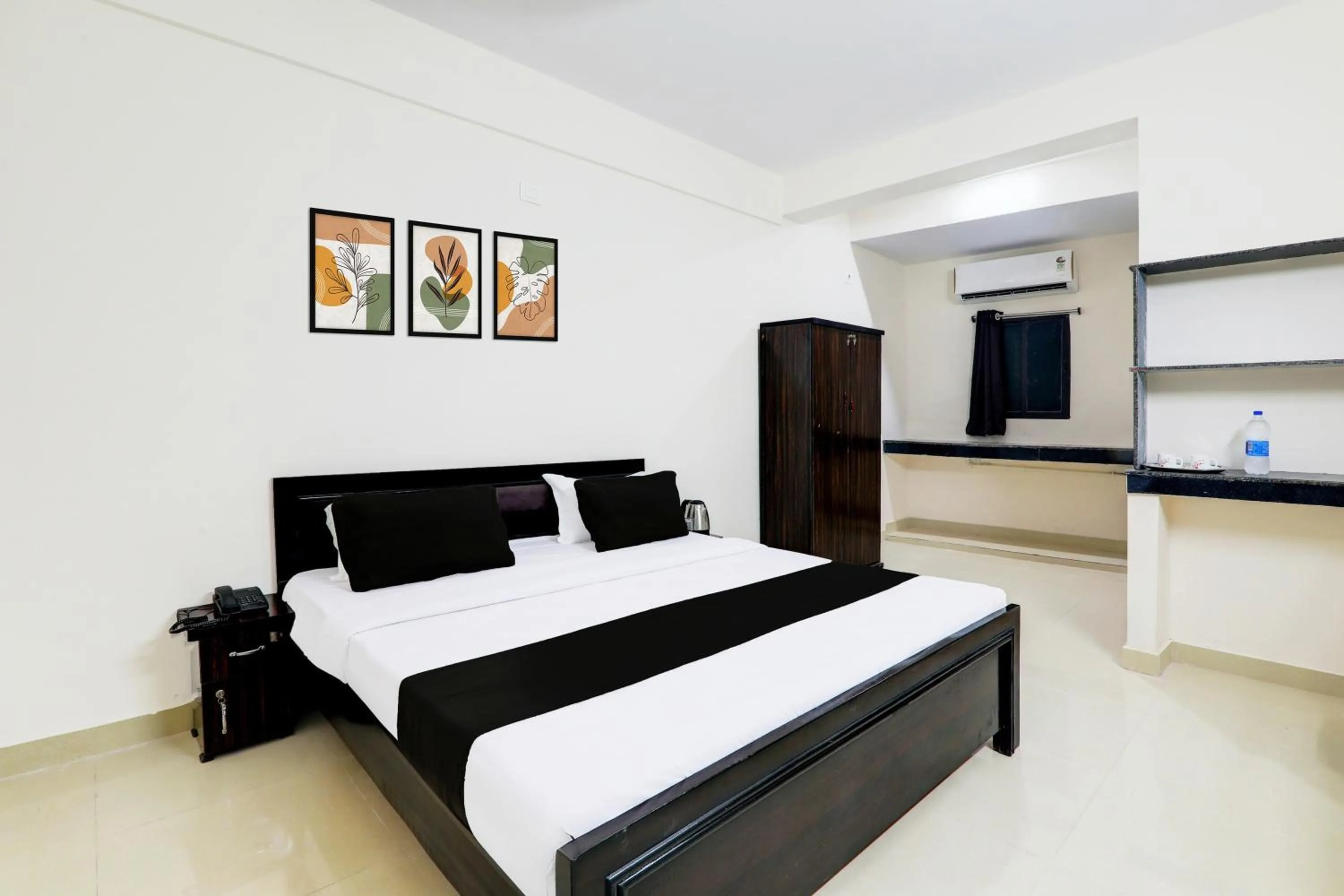 Bedroom, Bed in Super Hotel O Kadam Ghat Near Ashok RajPath