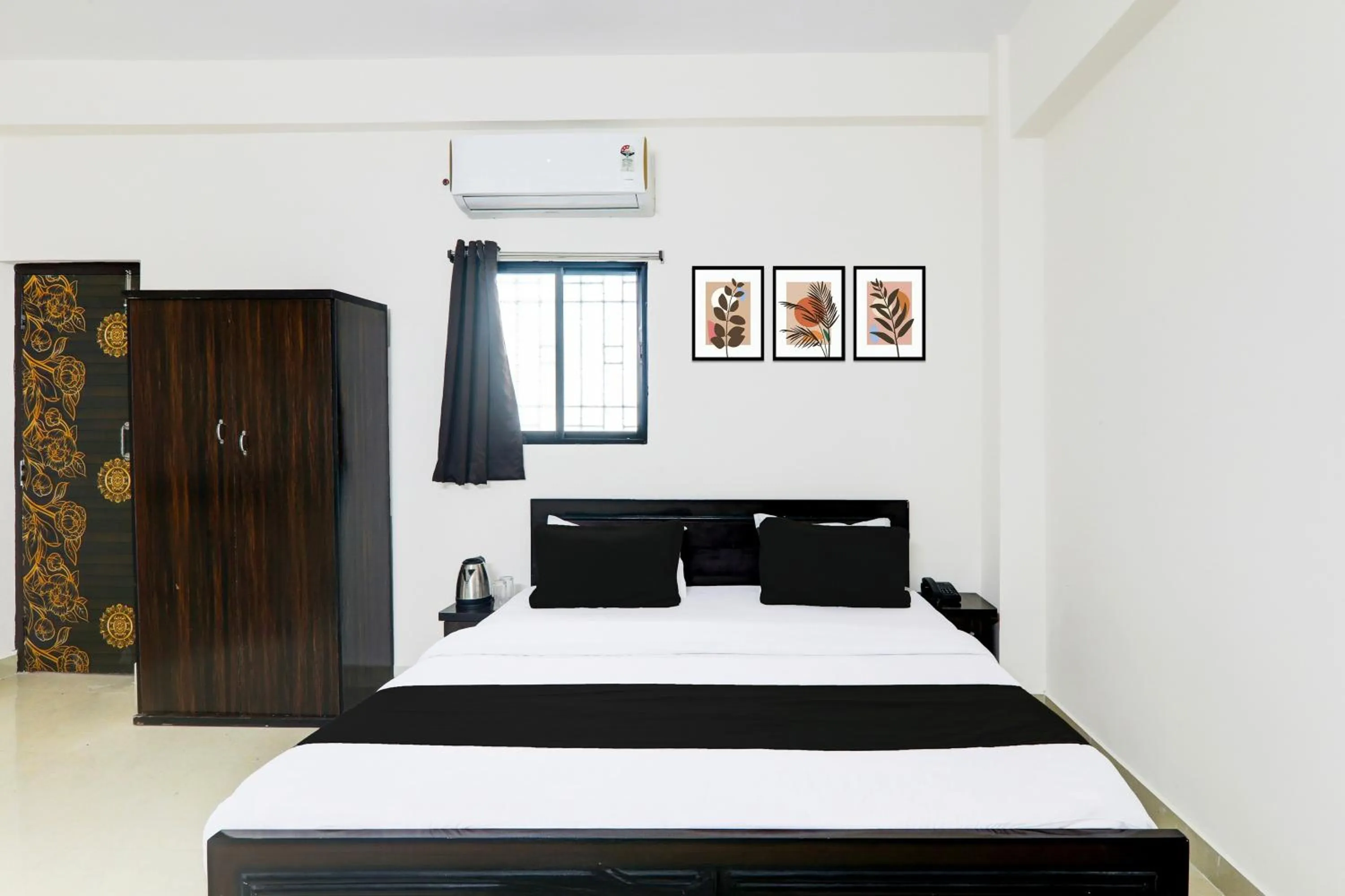 Bedroom, Bed in Super Hotel O Kadam Ghat Near Ashok RajPath