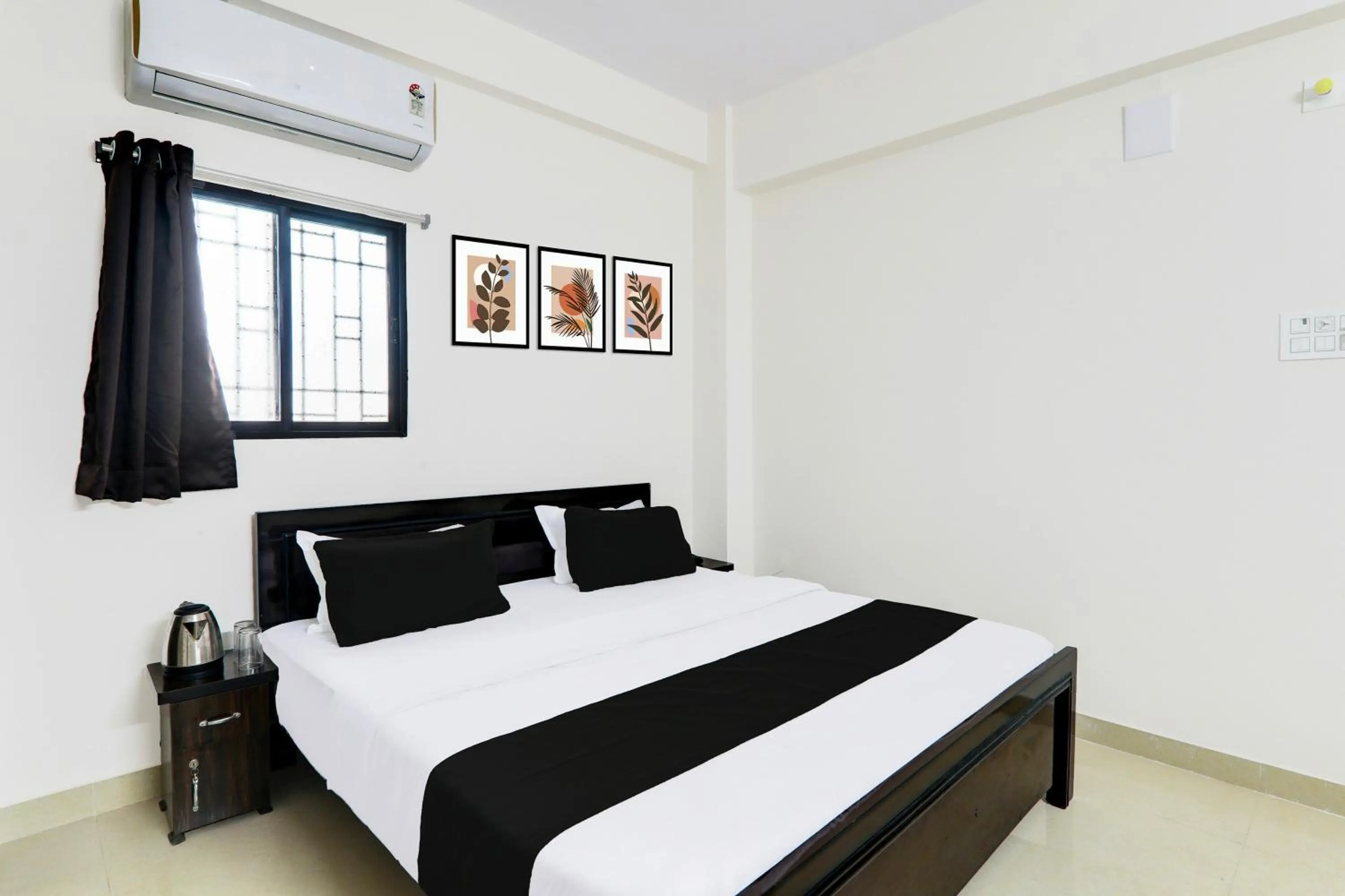 Bedroom, Bed in Super Hotel O Kadam Ghat Near Ashok RajPath