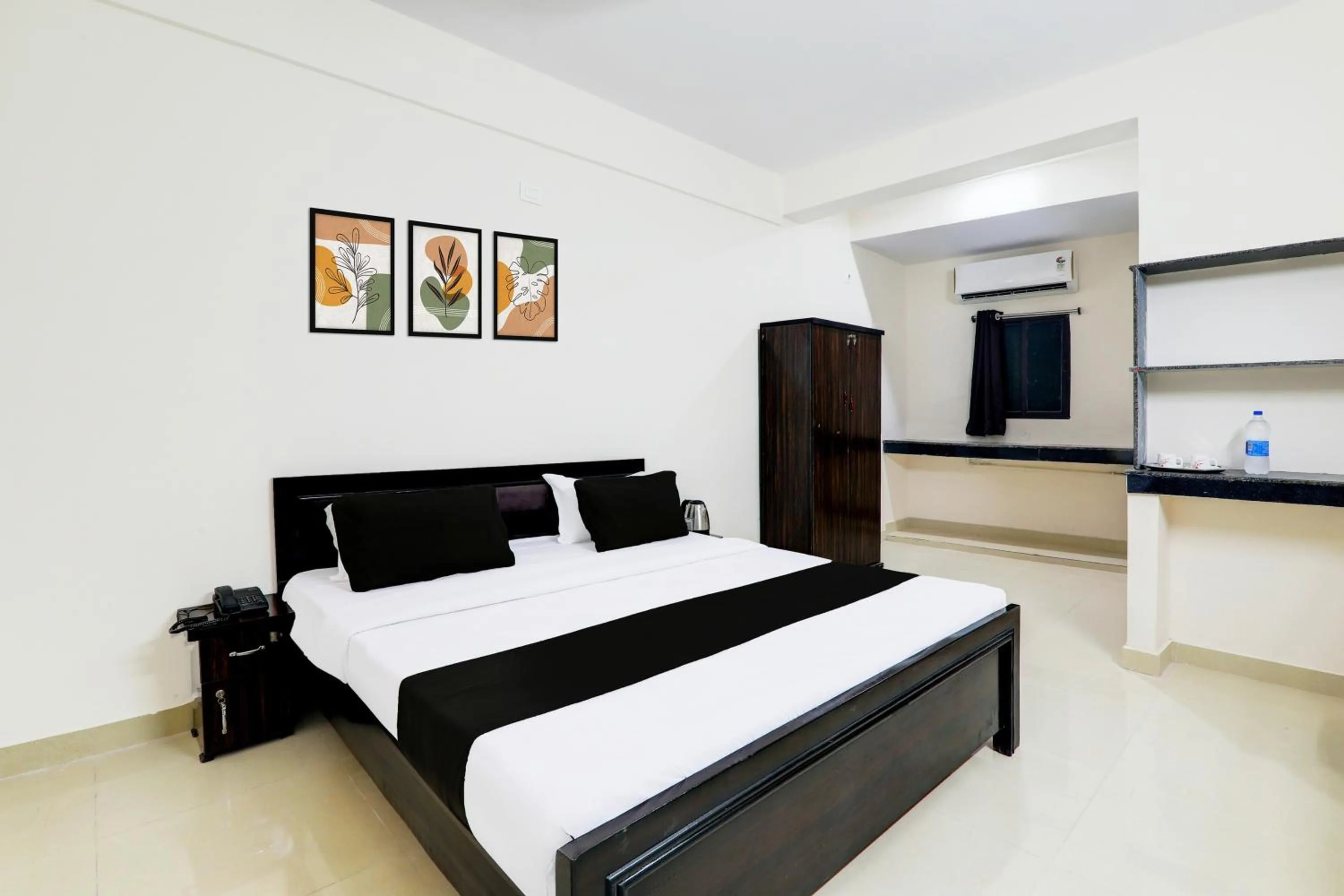 Bedroom, Bed in Super Hotel O Kadam Ghat Near Ashok RajPath