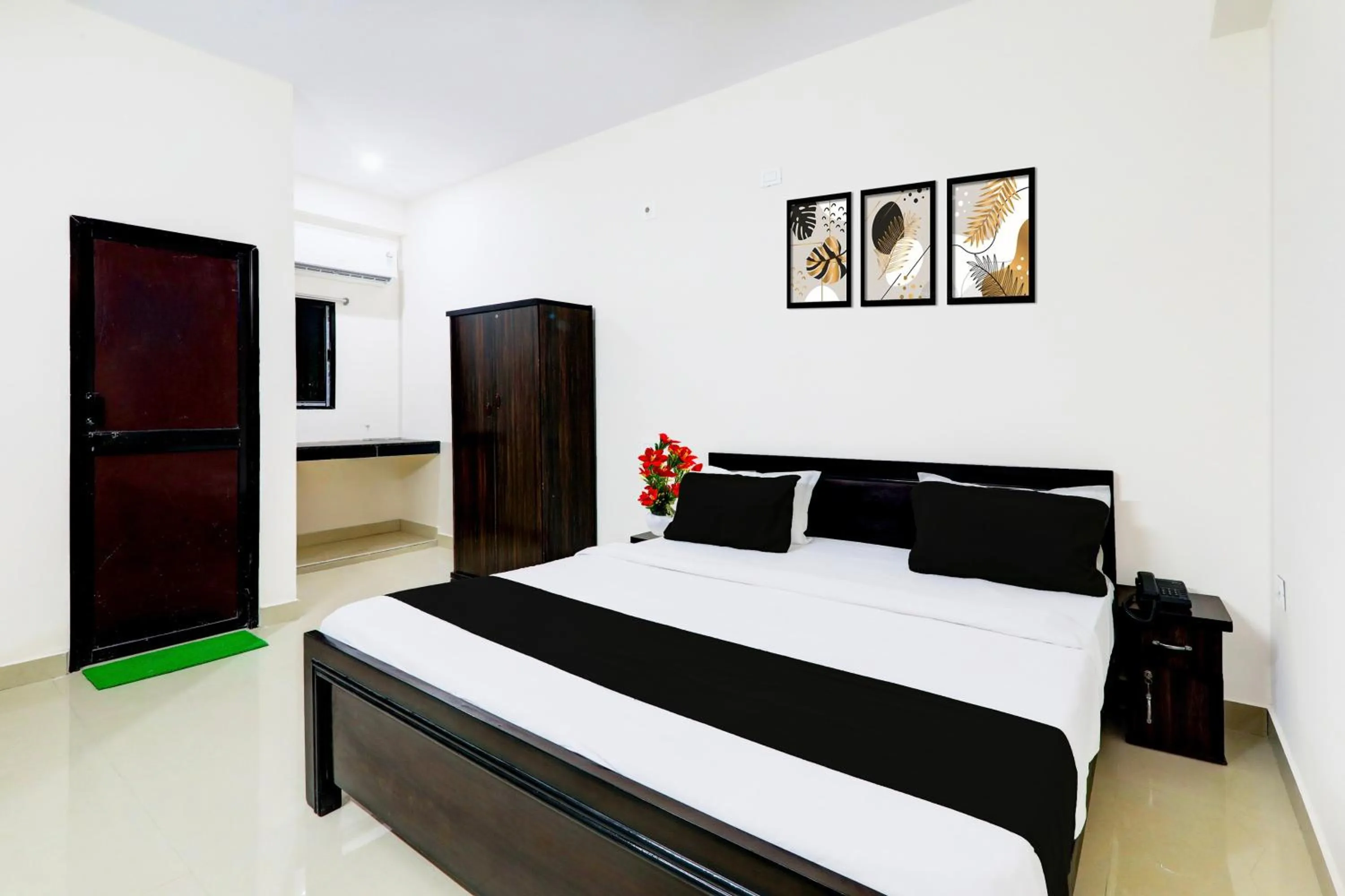 Bedroom, Bed in Super Hotel O Kadam Ghat Near Ashok RajPath