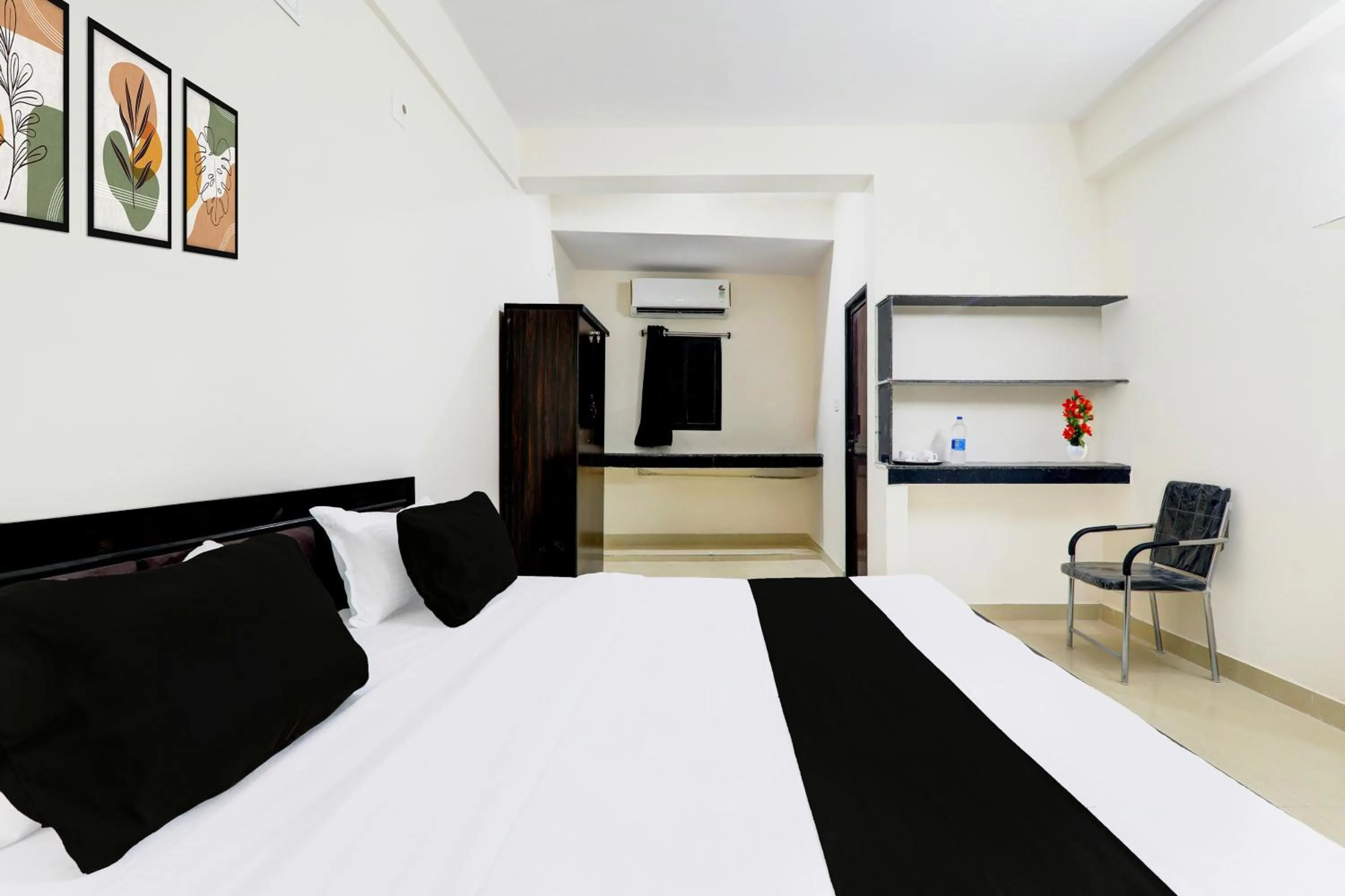 Bedroom, Bed in Super Hotel O Kadam Ghat Near Ashok RajPath