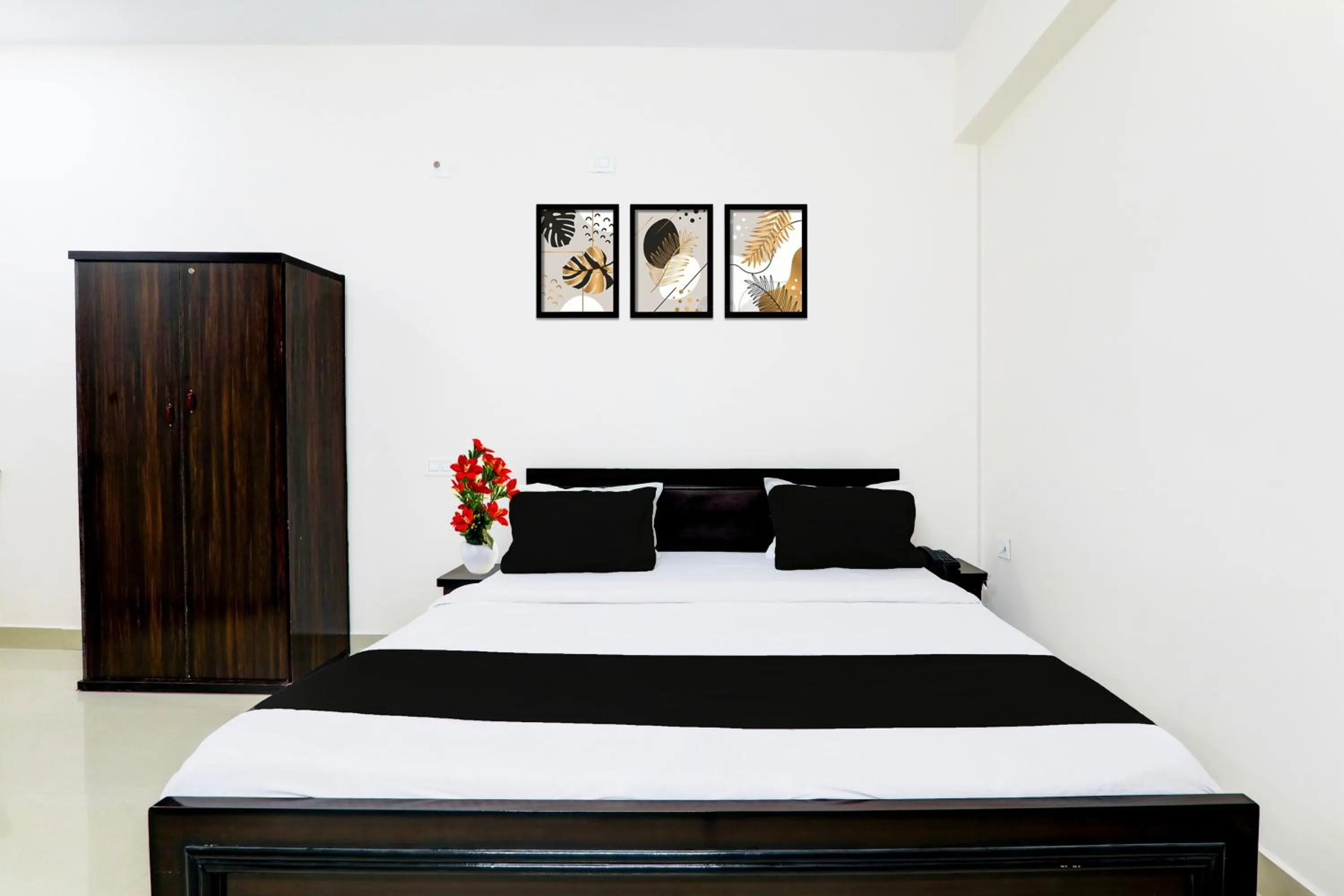 Bedroom, Bed in Super Hotel O Kadam Ghat Near Ashok RajPath