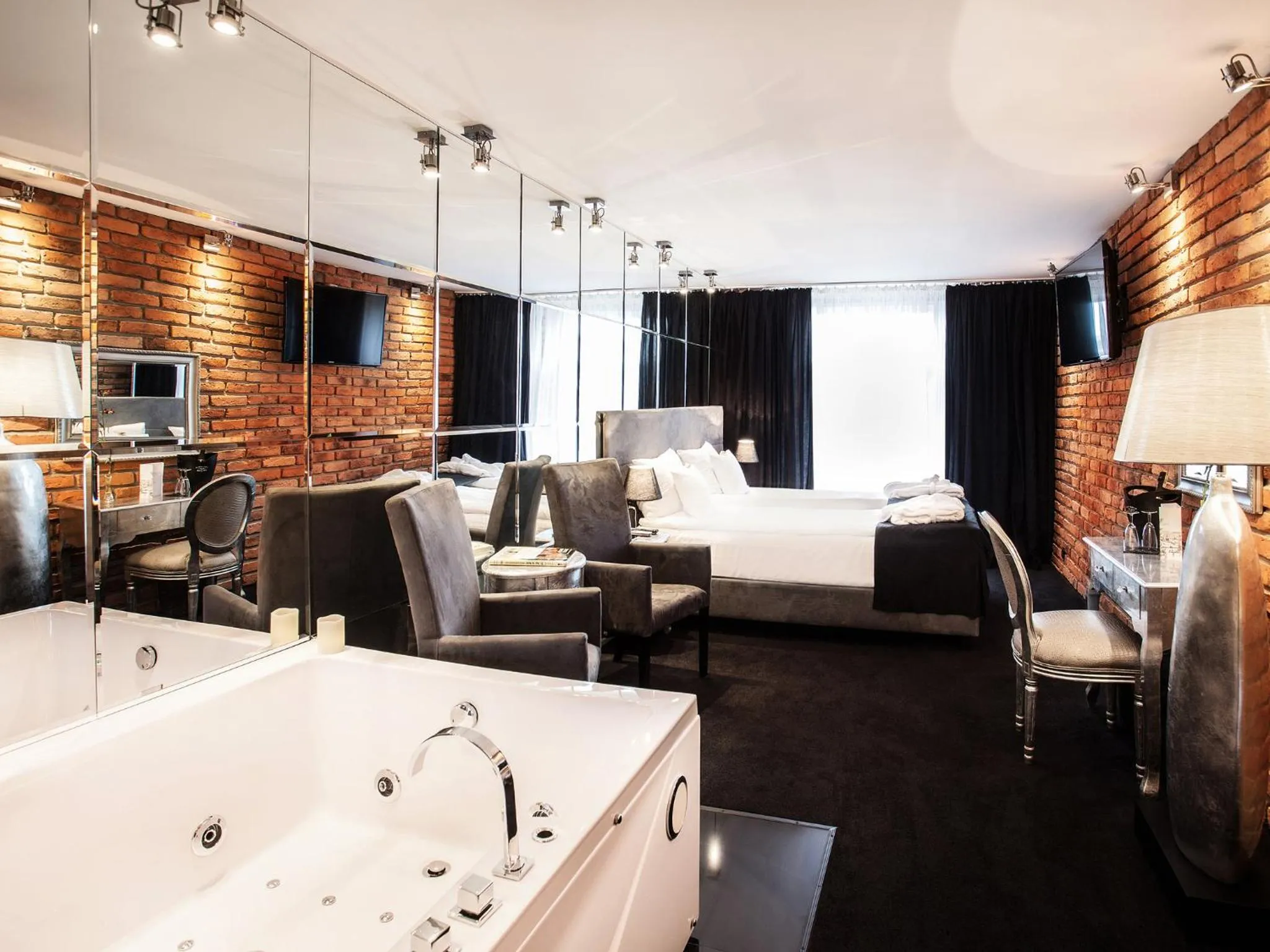 Photo of the whole room, Bed in Hotel Betmanowska Main Square Residence Adults Only