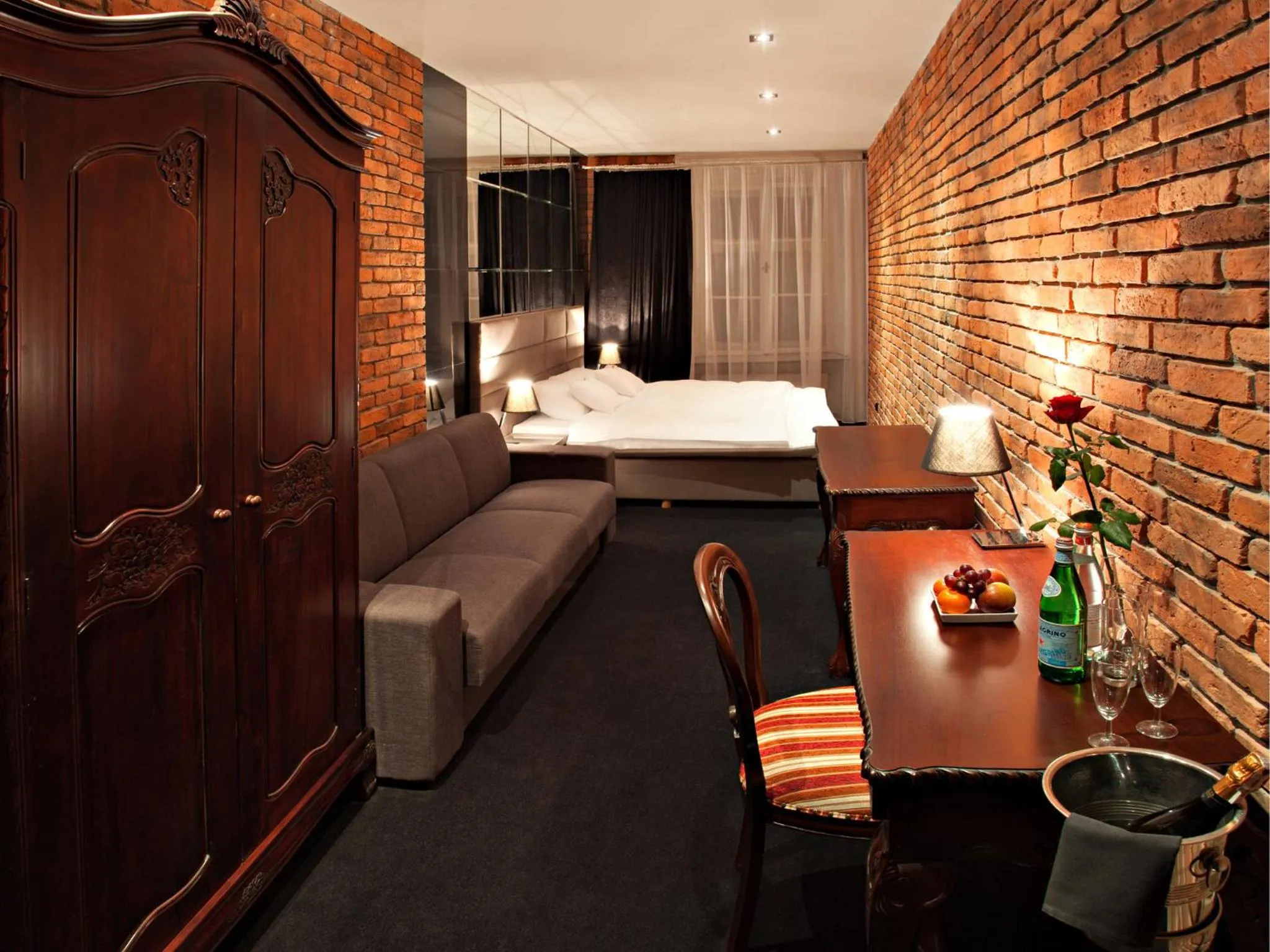 Photo of the whole room, Bed in Hotel Betmanowska Main Square Residence Adults Only