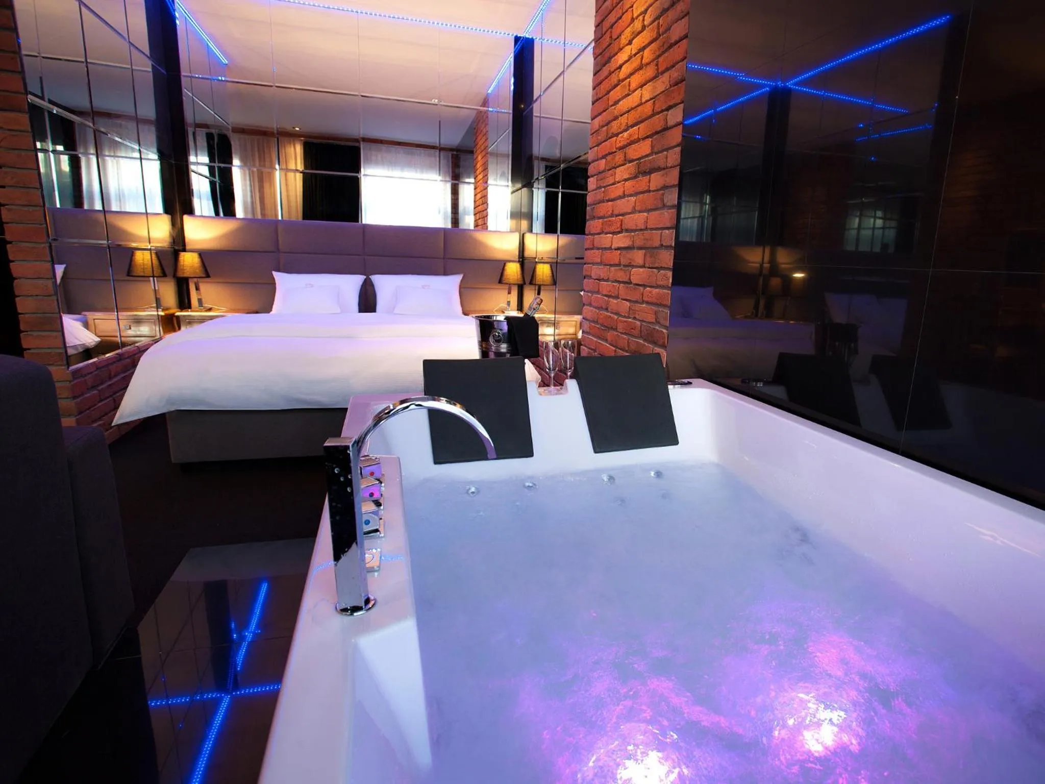 Photo of the whole room, Bed in Hotel Betmanowska Main Square Residence Adults Only