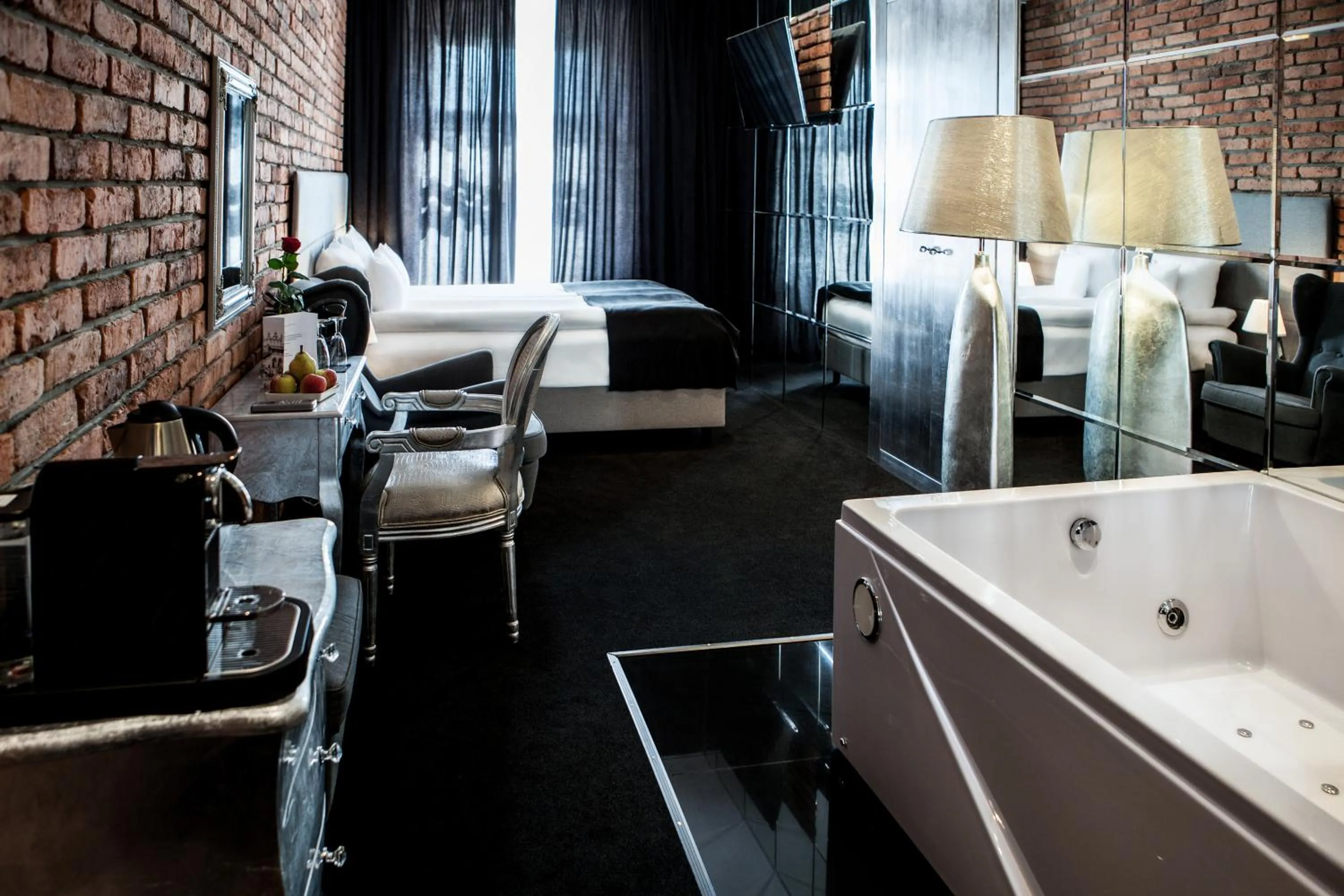 Photo of the whole room, Bed in Hotel Betmanowska Main Square Residence Adults Only