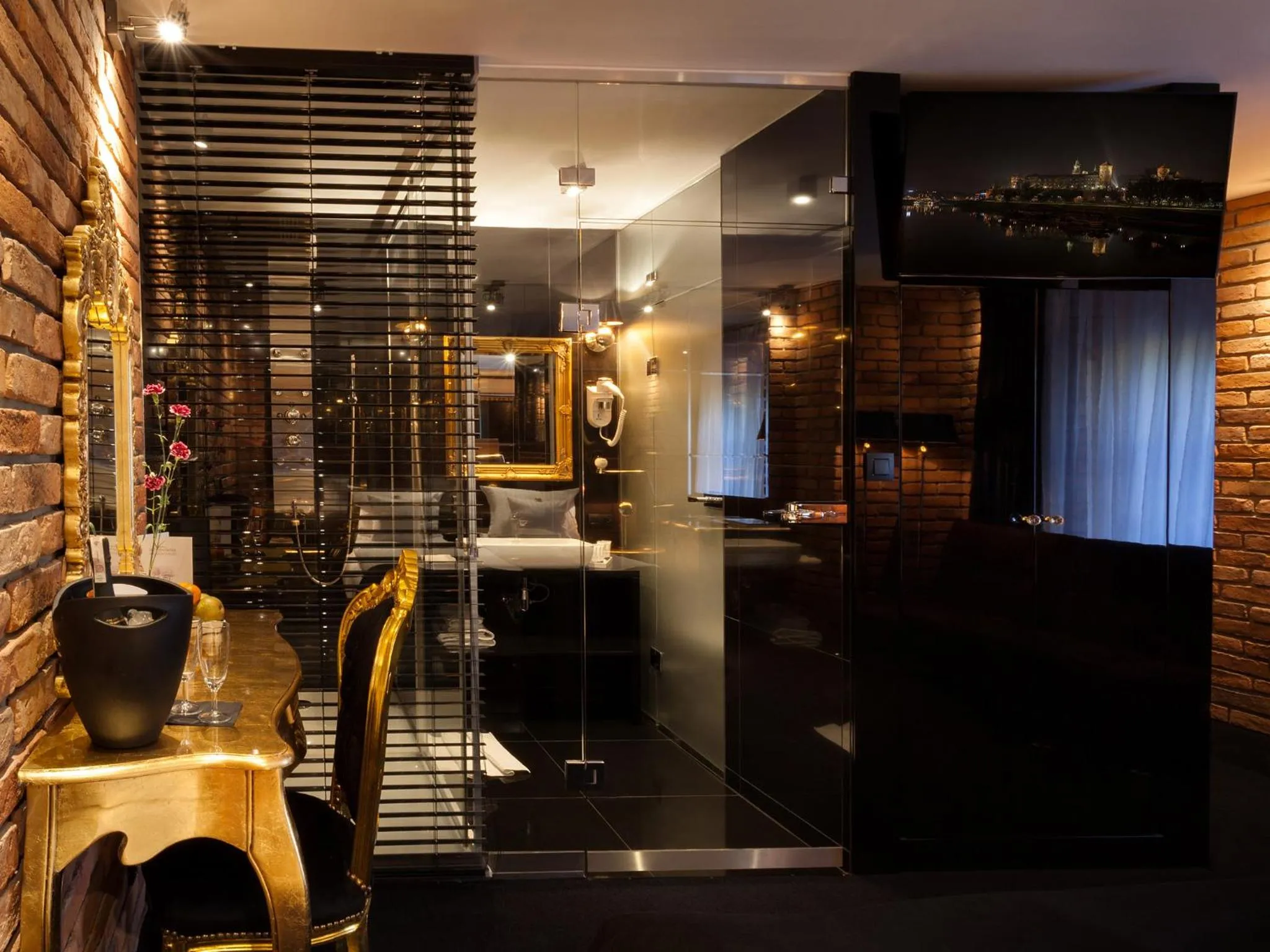 Photo of the whole room in Hotel Betmanowska Main Square Residence Adults Only