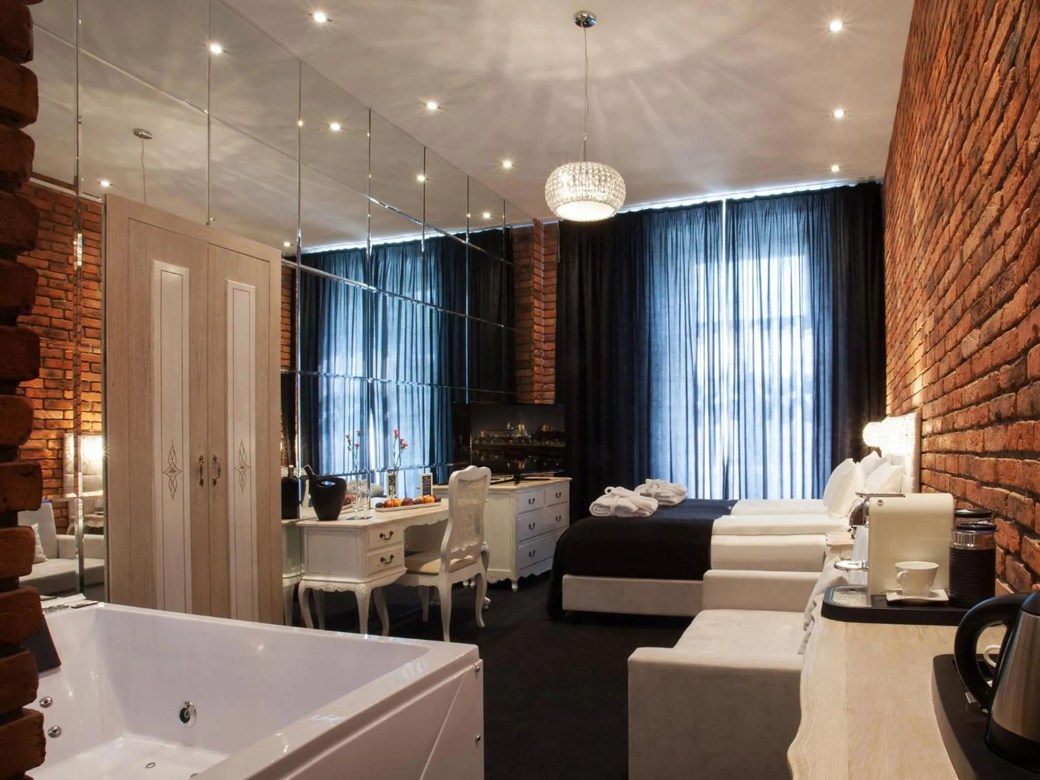 Photo of the whole room in Hotel Betmanowska Main Square Residence Adults Only