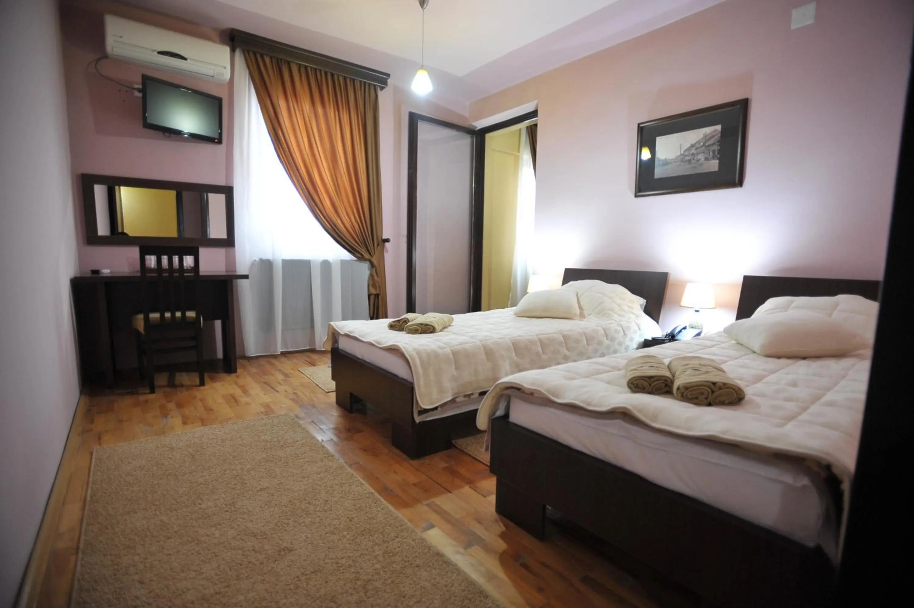 Photo of the whole room, Bed in Garni Hotel City