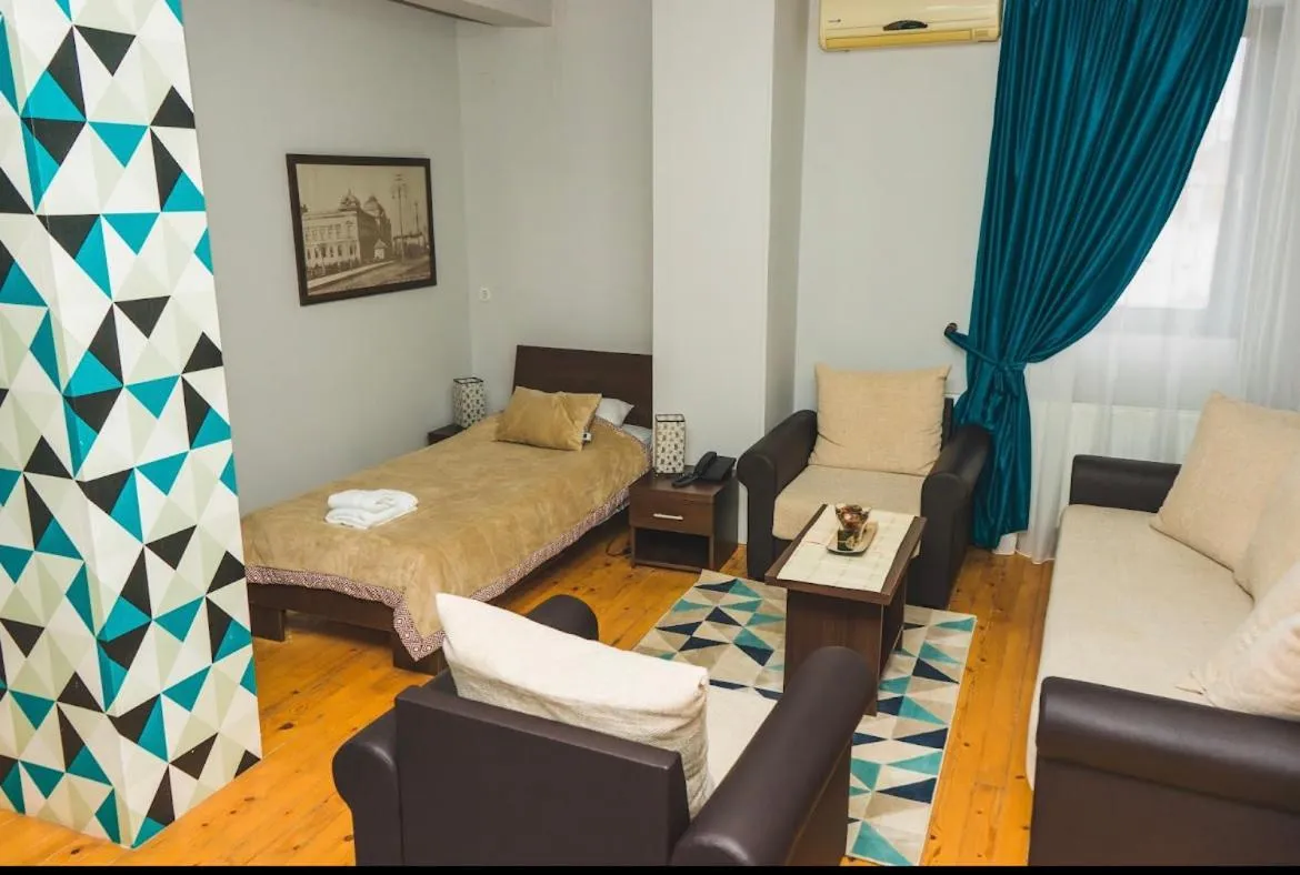 Living room, Bed in Garni Hotel City