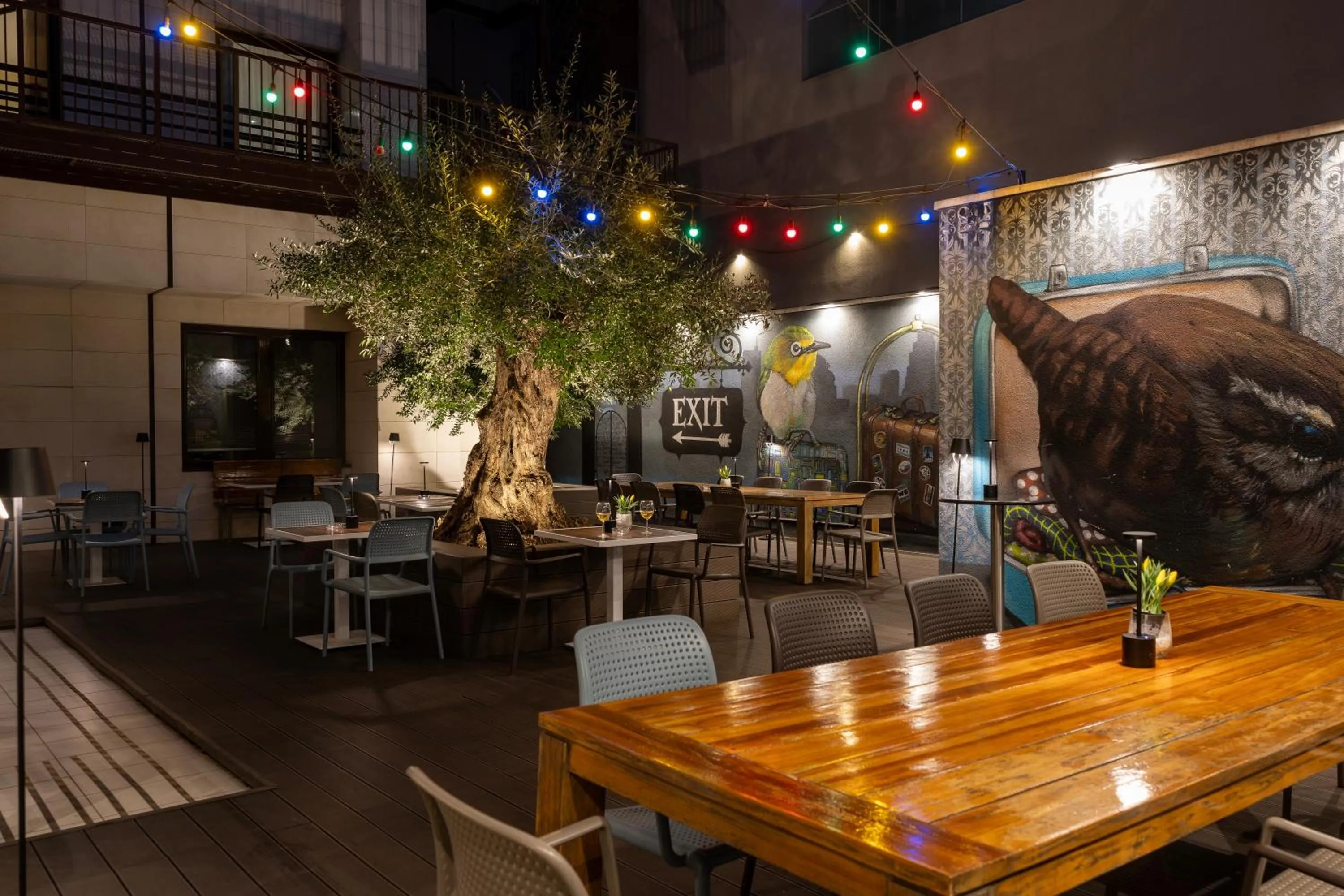 Restaurant/places to eat in Nobel Palace Hotel