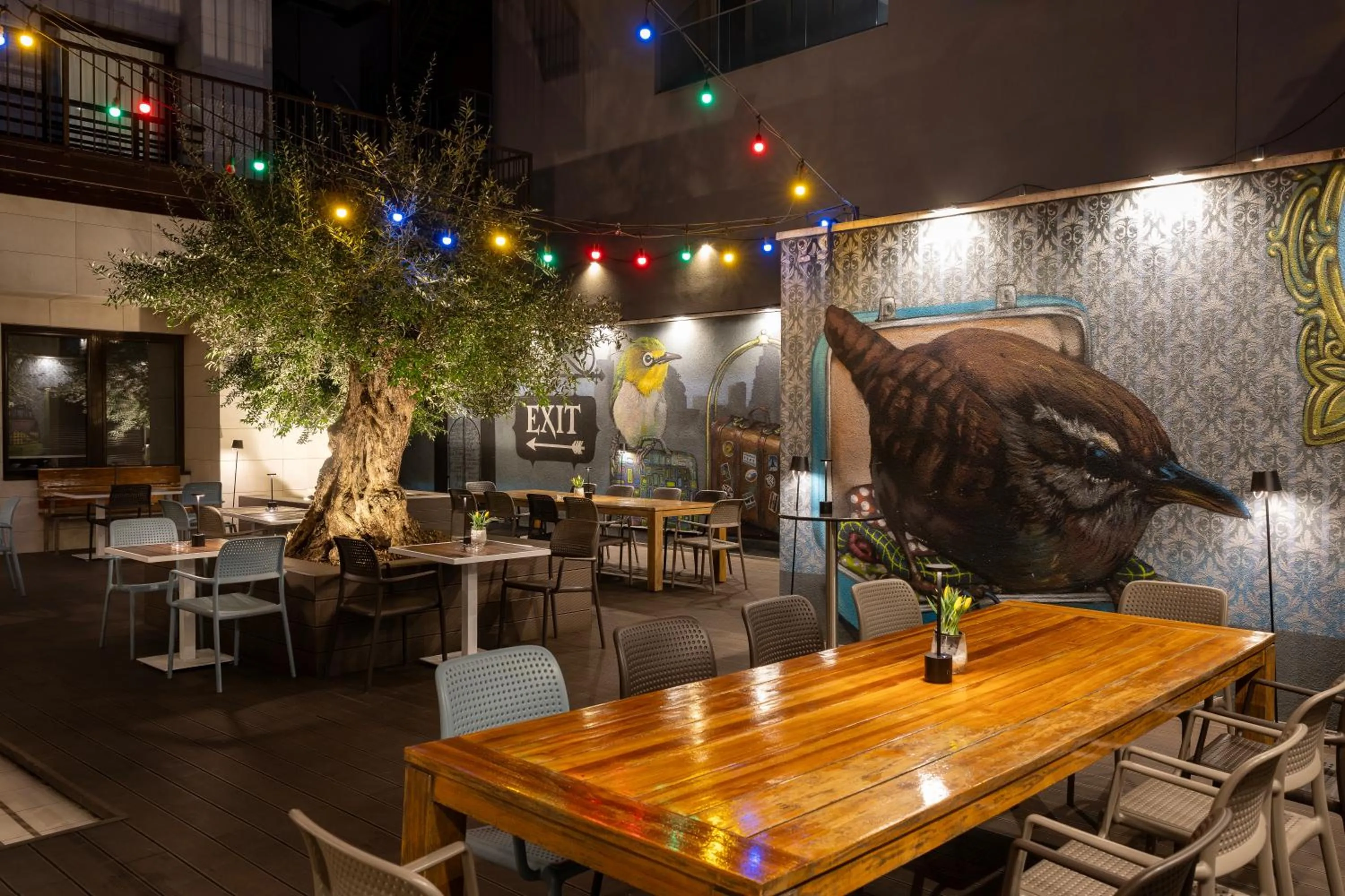 Restaurant/places to eat in Nobel Palace Hotel