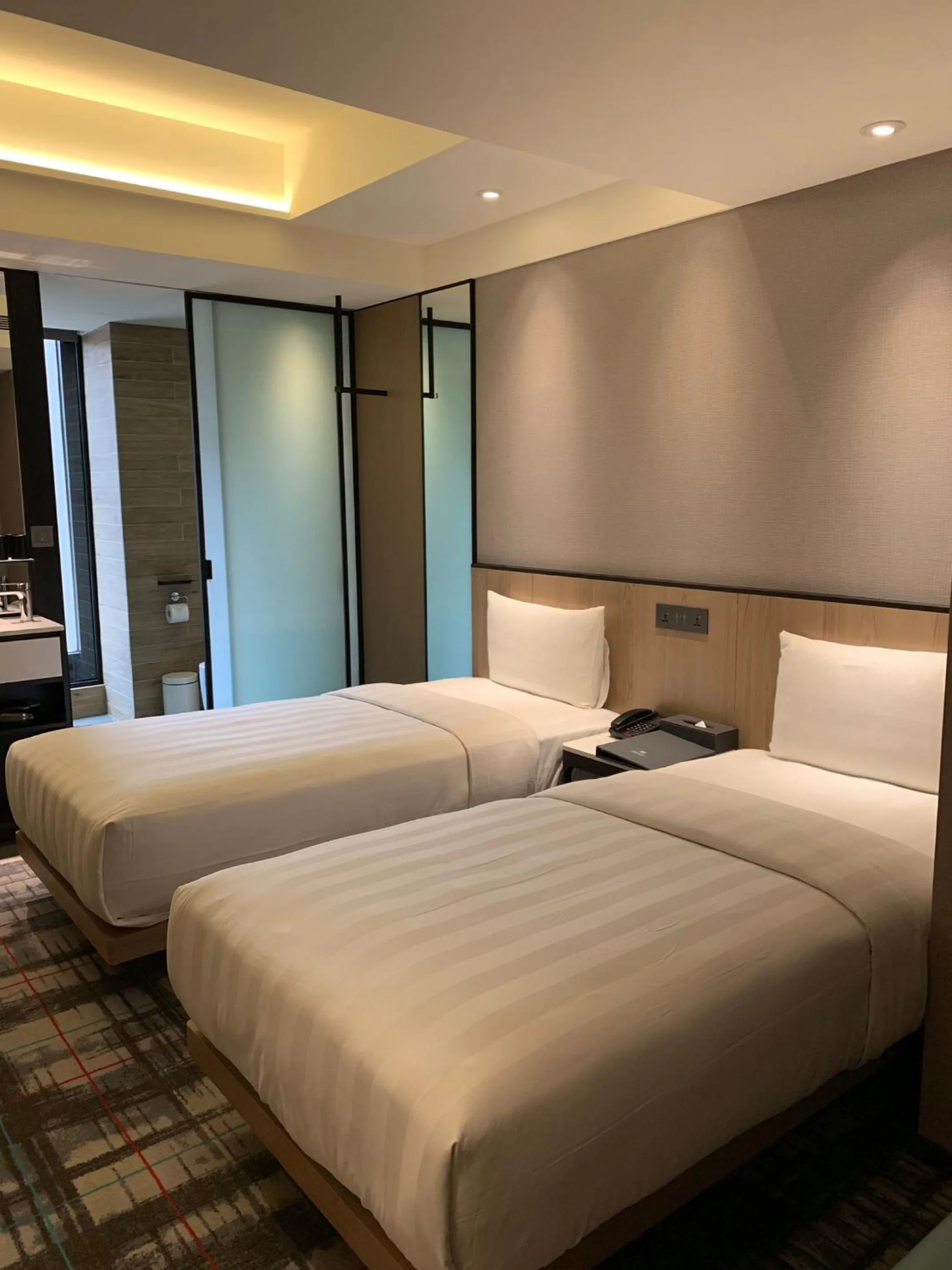 Photo of the whole room, Bed in Hotel Midtown Richardson