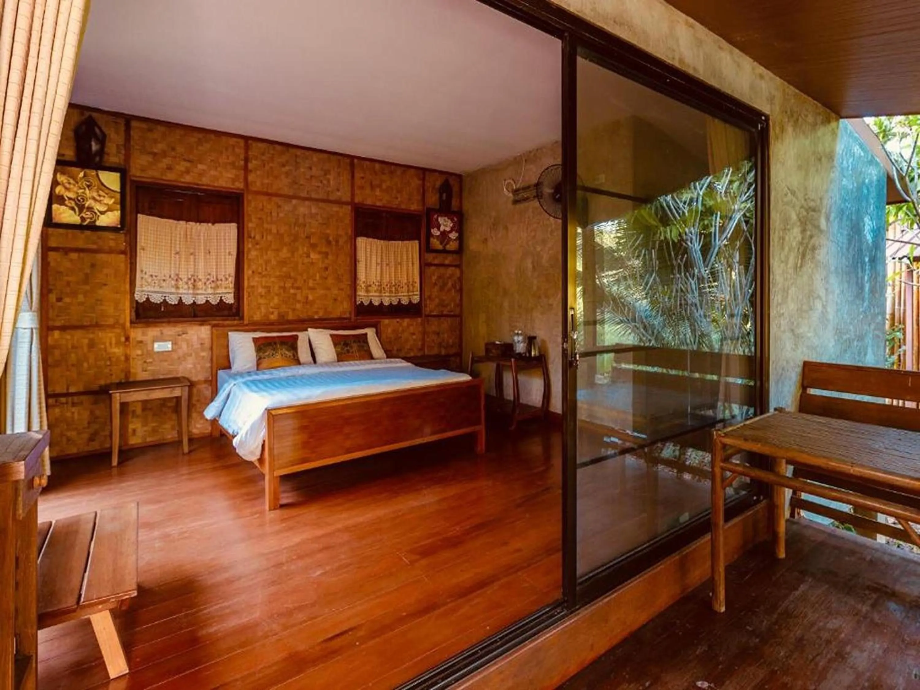 Bed in Lion Cafe Resort